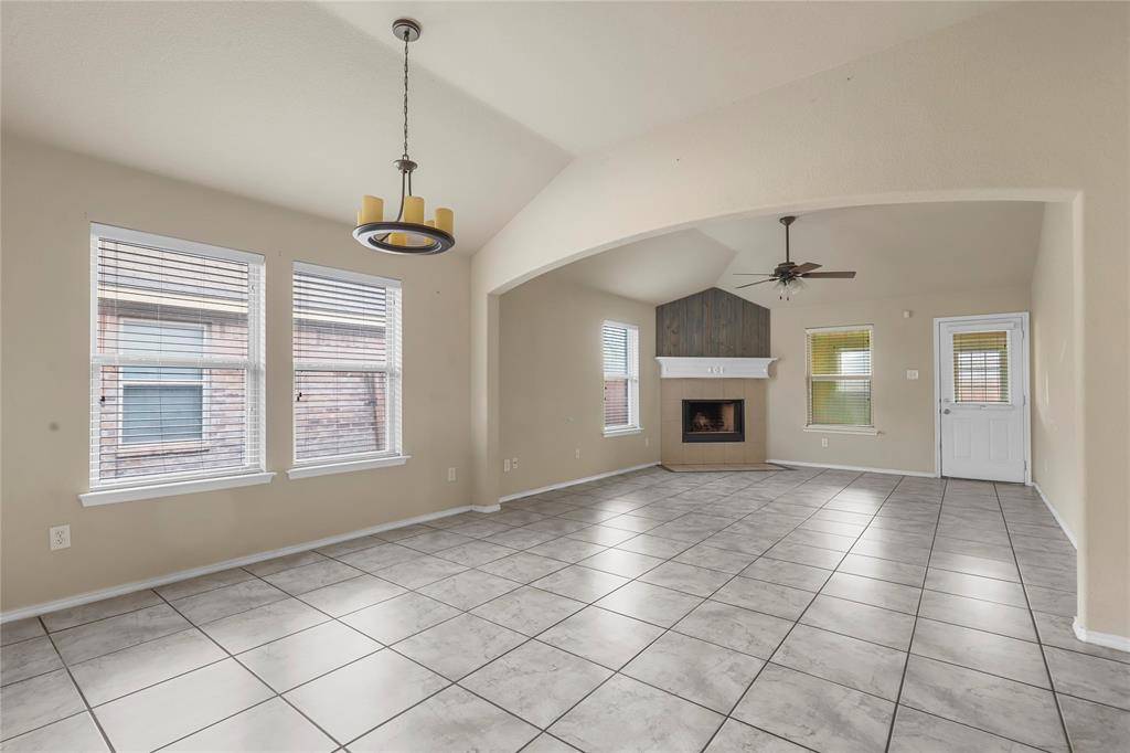 4203 Agate Drive, Granbury, TX 76049