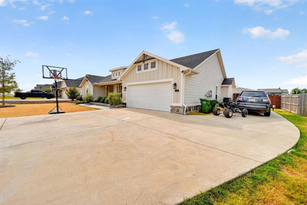 113 Ridgetop Trail, Rhome, TX 76078
