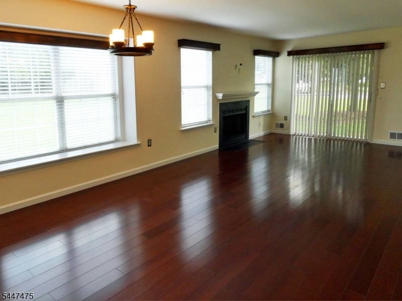 124 Winchester Way, Franklin Twp., NJ 08873