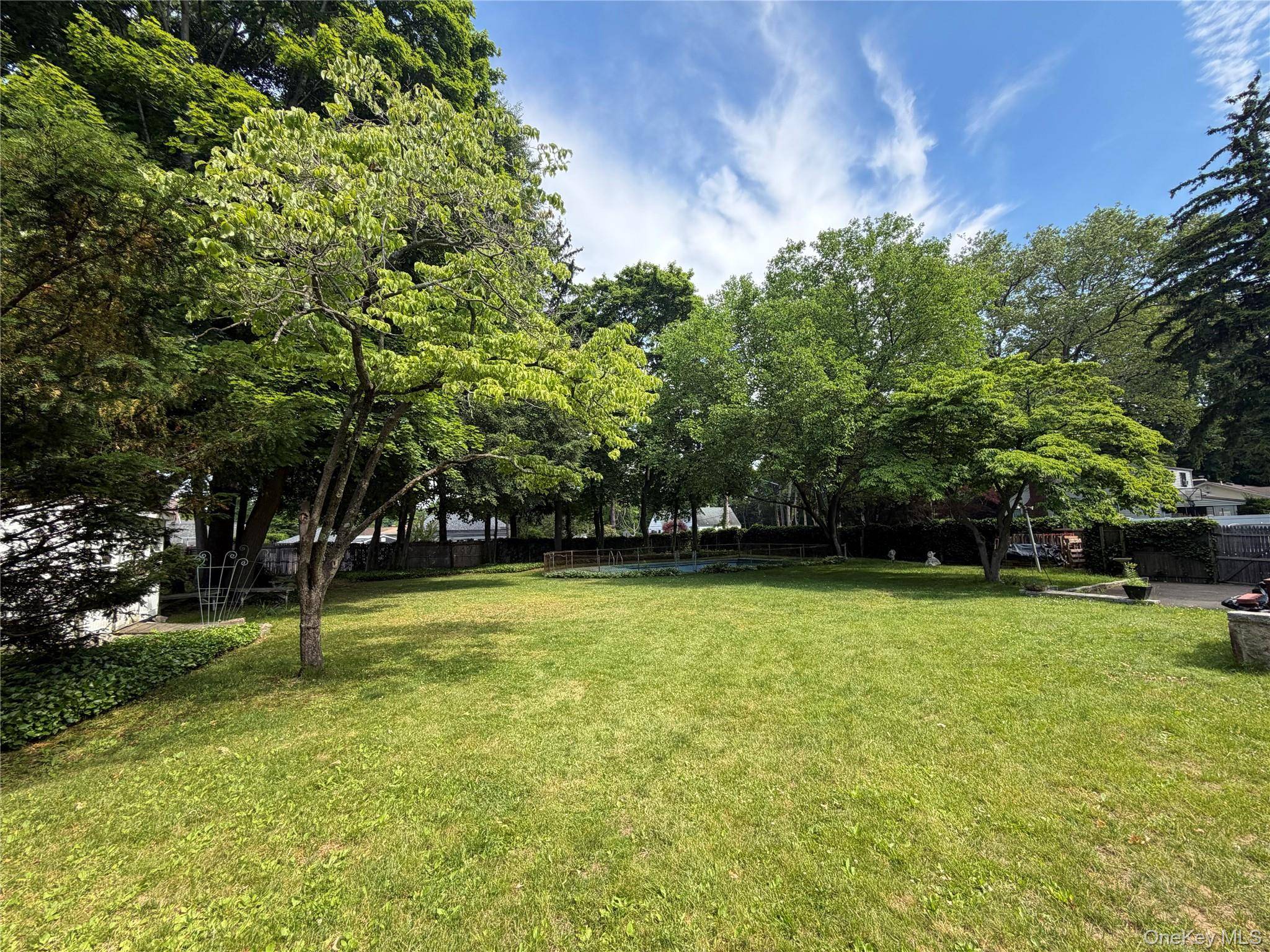 15 Ingersoll ST, Huntington Station, NY 11746