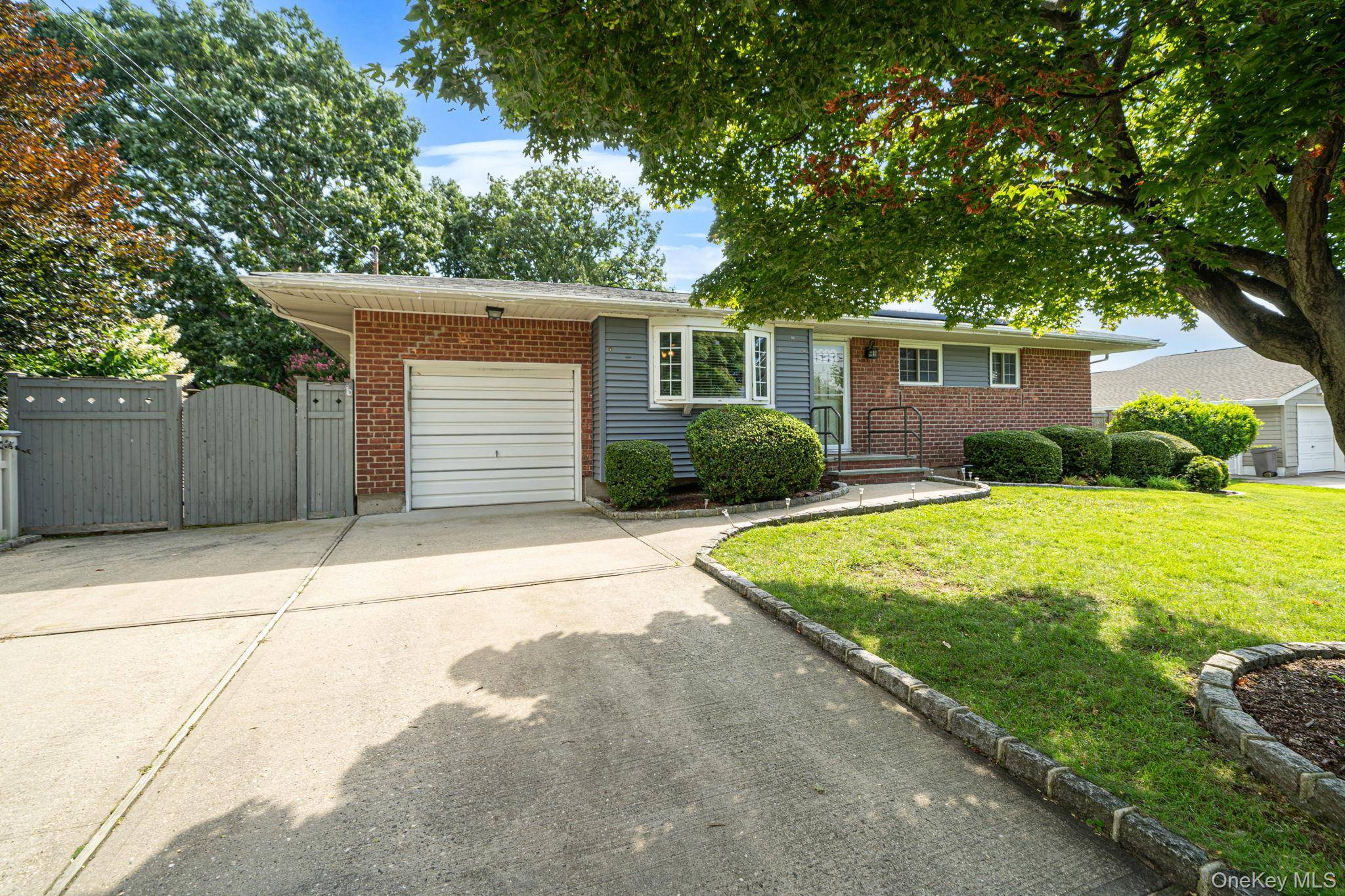 285 W 9th ST, Deer Park, NY 11729