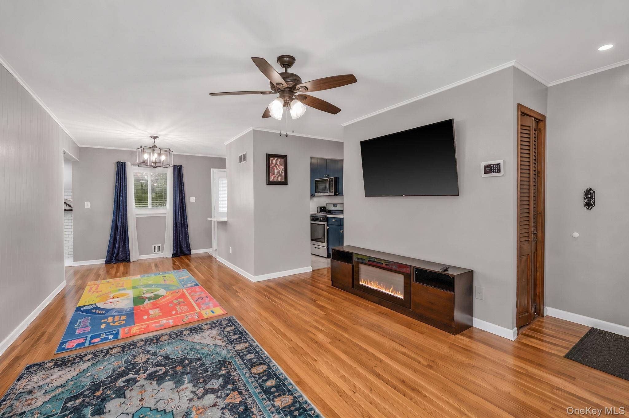 285 W 9th ST, Deer Park, NY 11729
