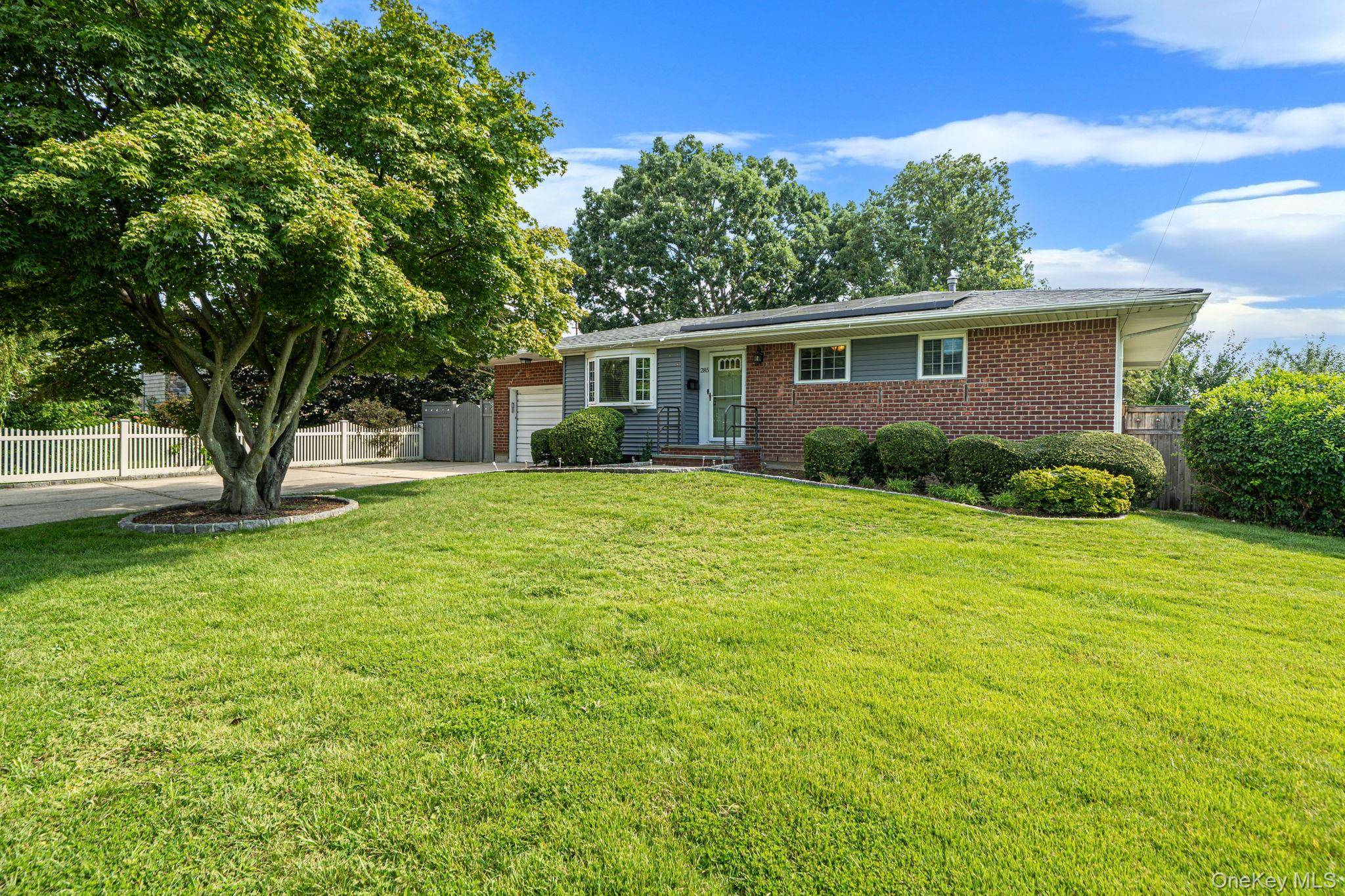 285 W 9th ST, Deer Park, NY 11729