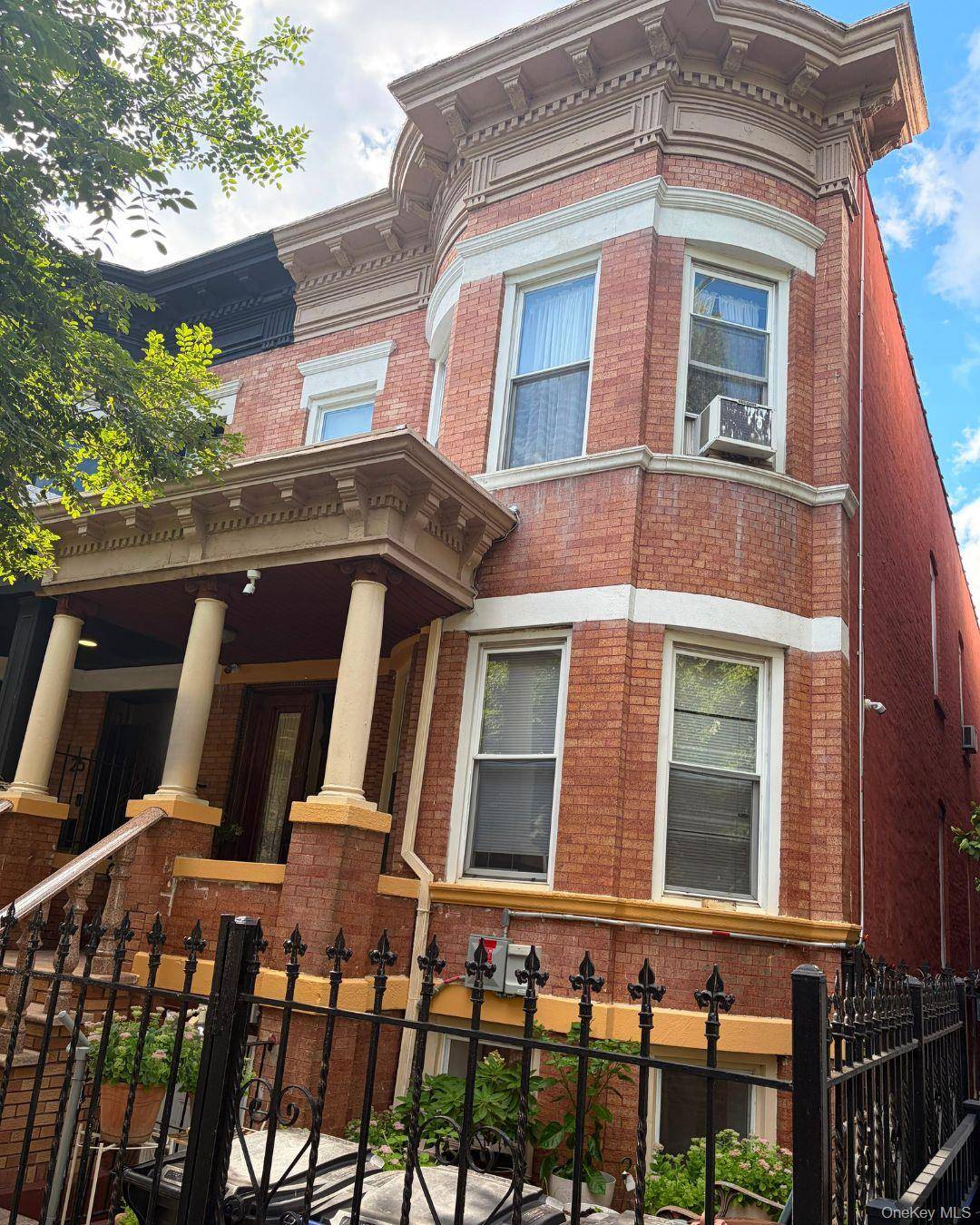 27 Stephens CT #1F, Brooklyn, NY 11226