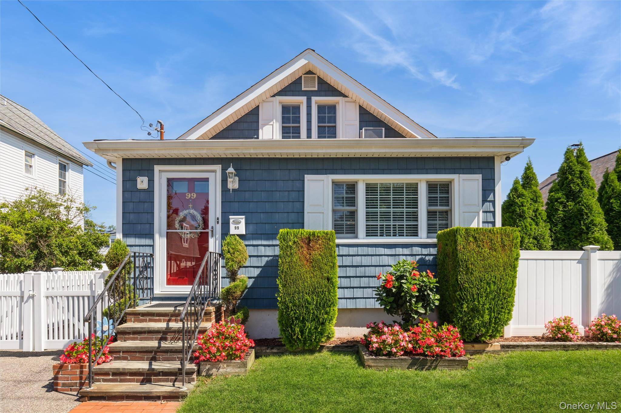 99 Barwick ST, Floral Park, NY 11001