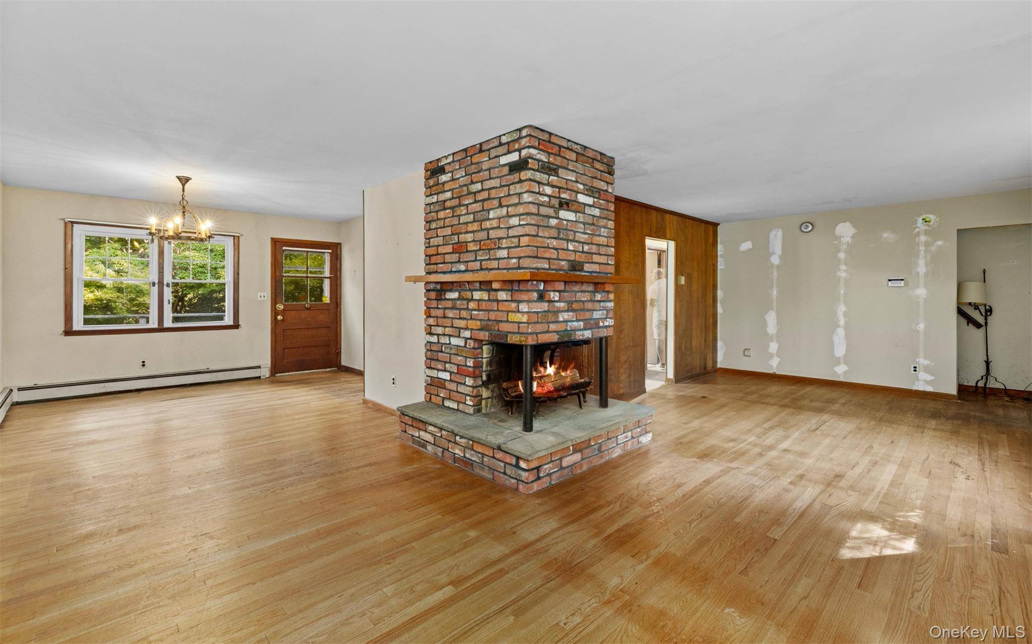 11 Woodycrest DR, Northport, NY 11768