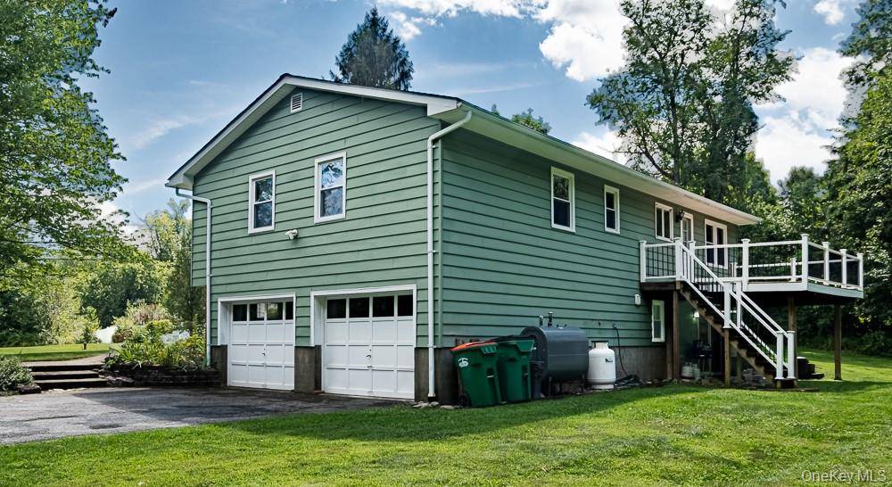 8 W Caroline DR, Wappingers Falls, NY 12590