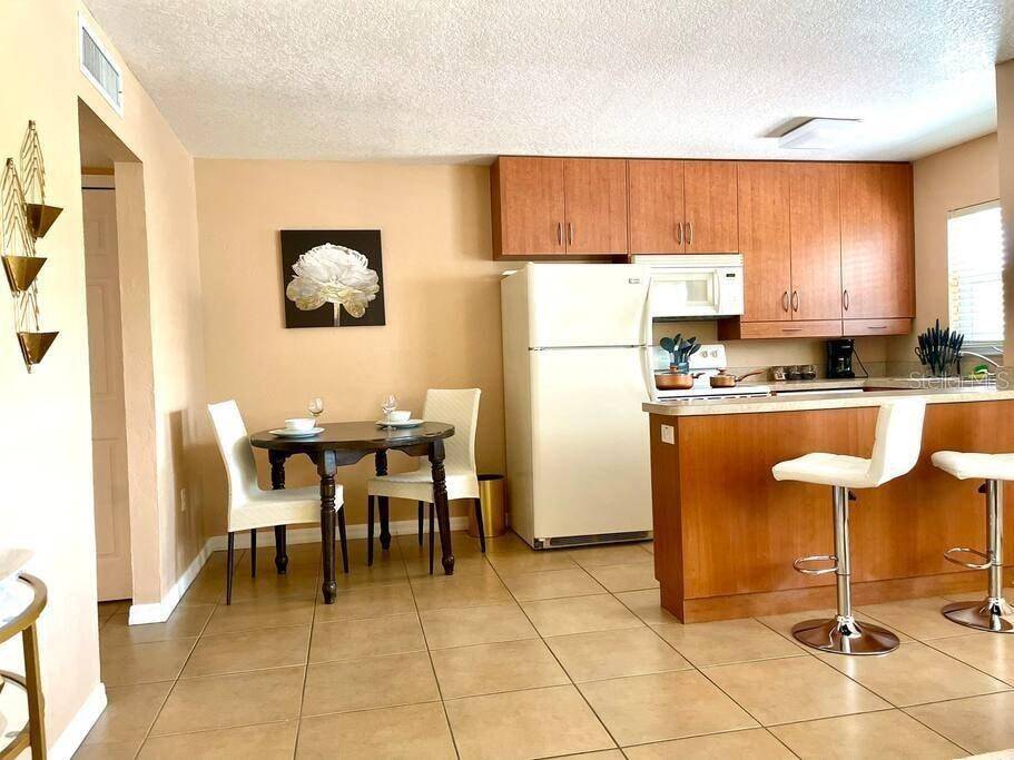 2050 ARLINGTON ST #106, Sarasota, FL 34239