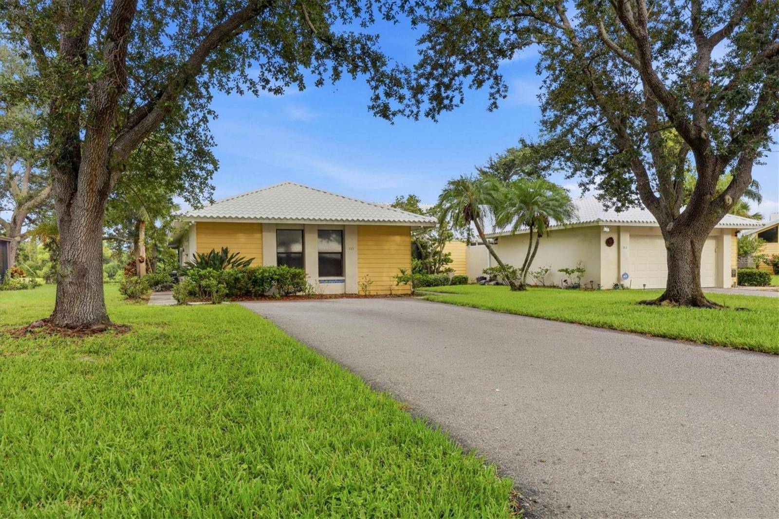 311 PEMBROKE LN N #196, Venice, FL 34293