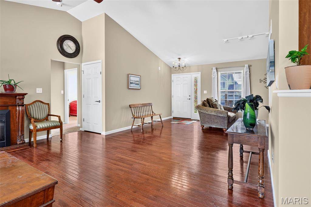 1093 Renfrew LN, O'fallon, MO 63366