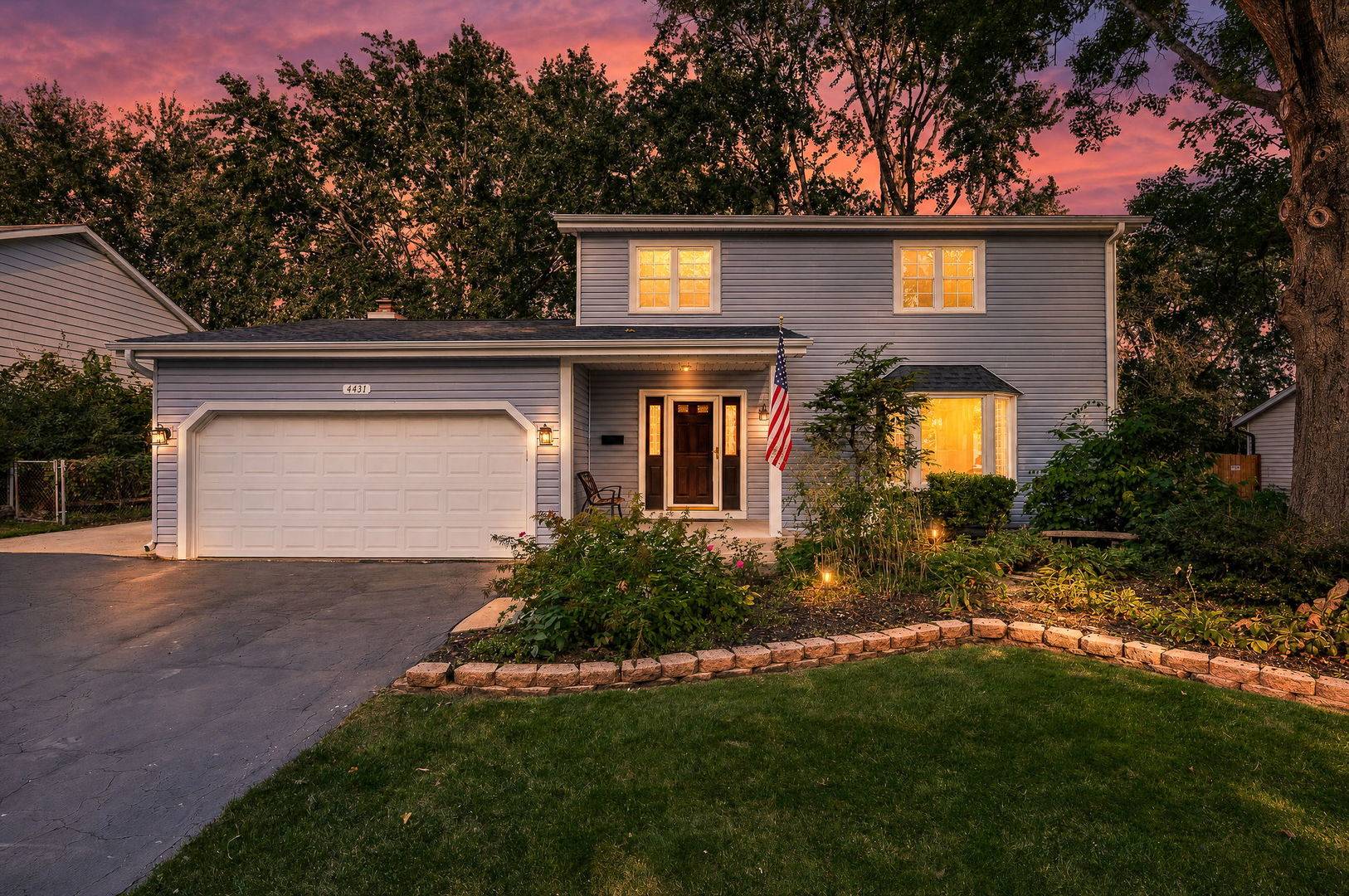 4431 Waubansie LN, Lisle, IL 60532