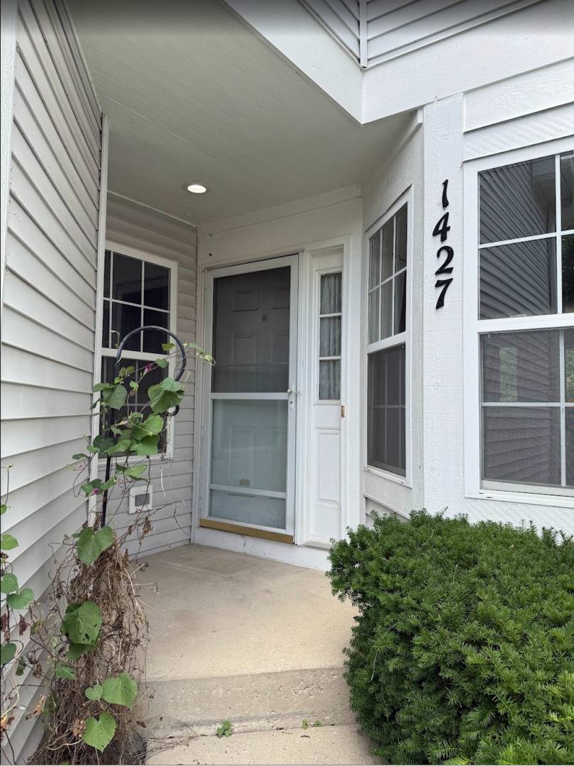 1427 Meadowsedge LN, Carpentersville, IL 60110