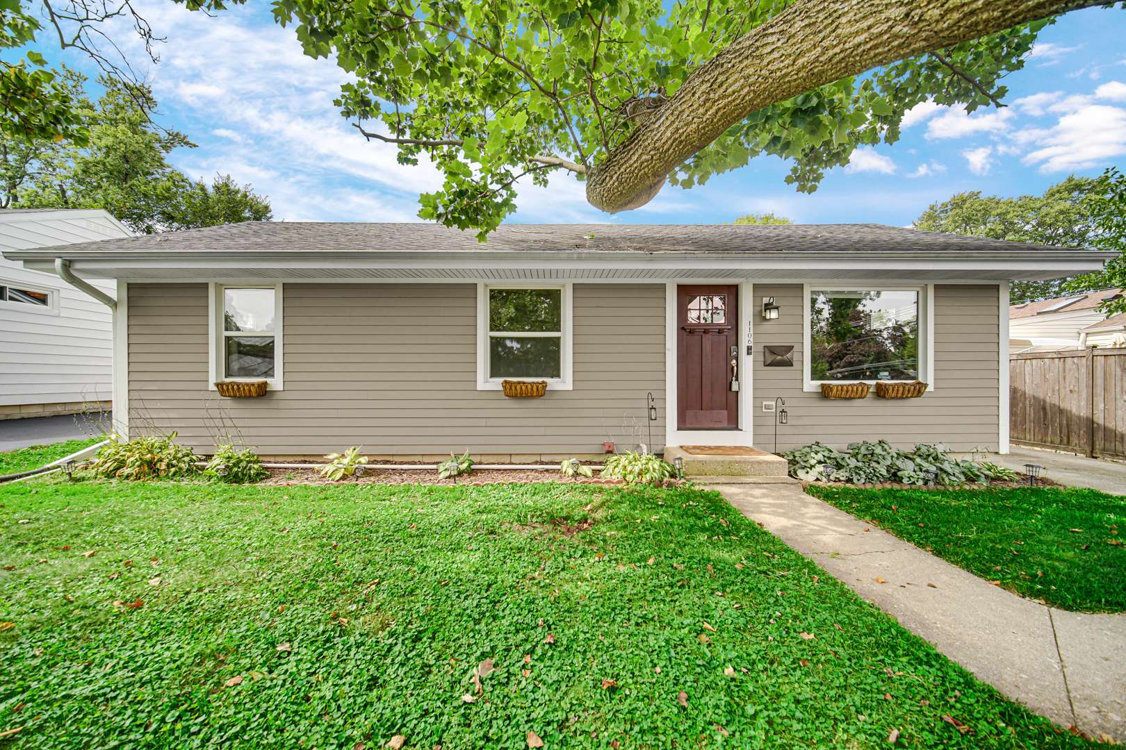1106 Sumner ST, Wheaton, IL 60189