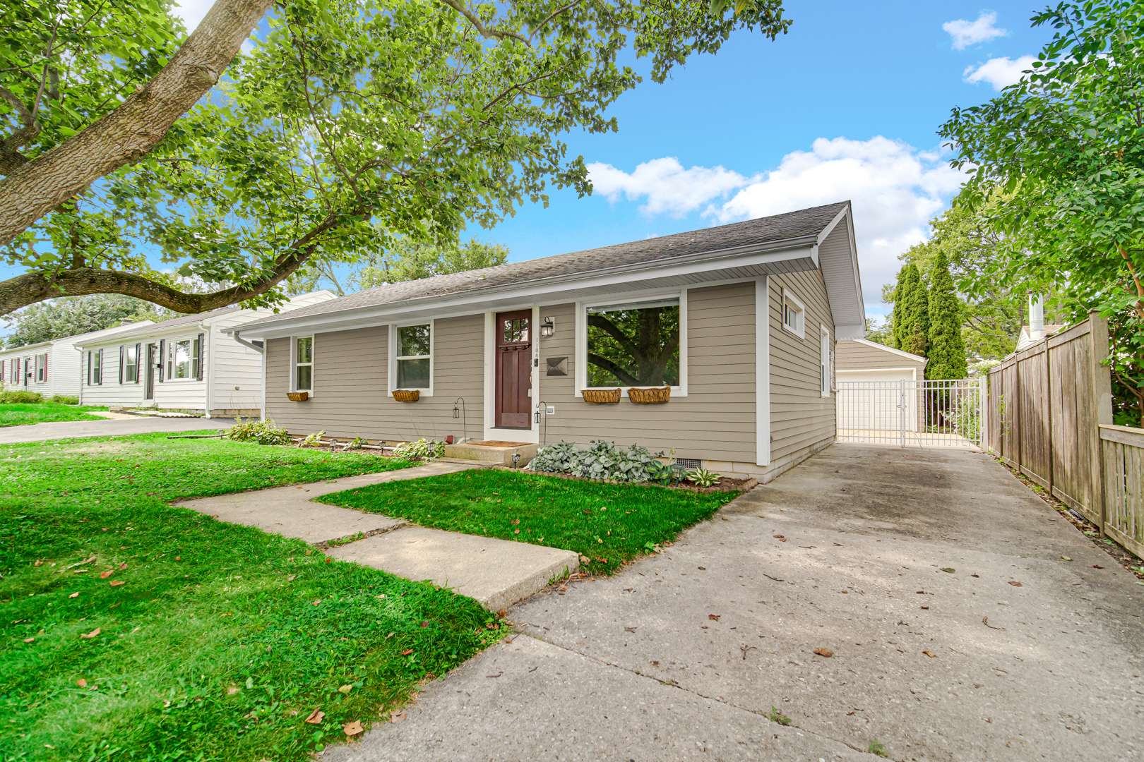 1106 Sumner ST, Wheaton, IL 60189