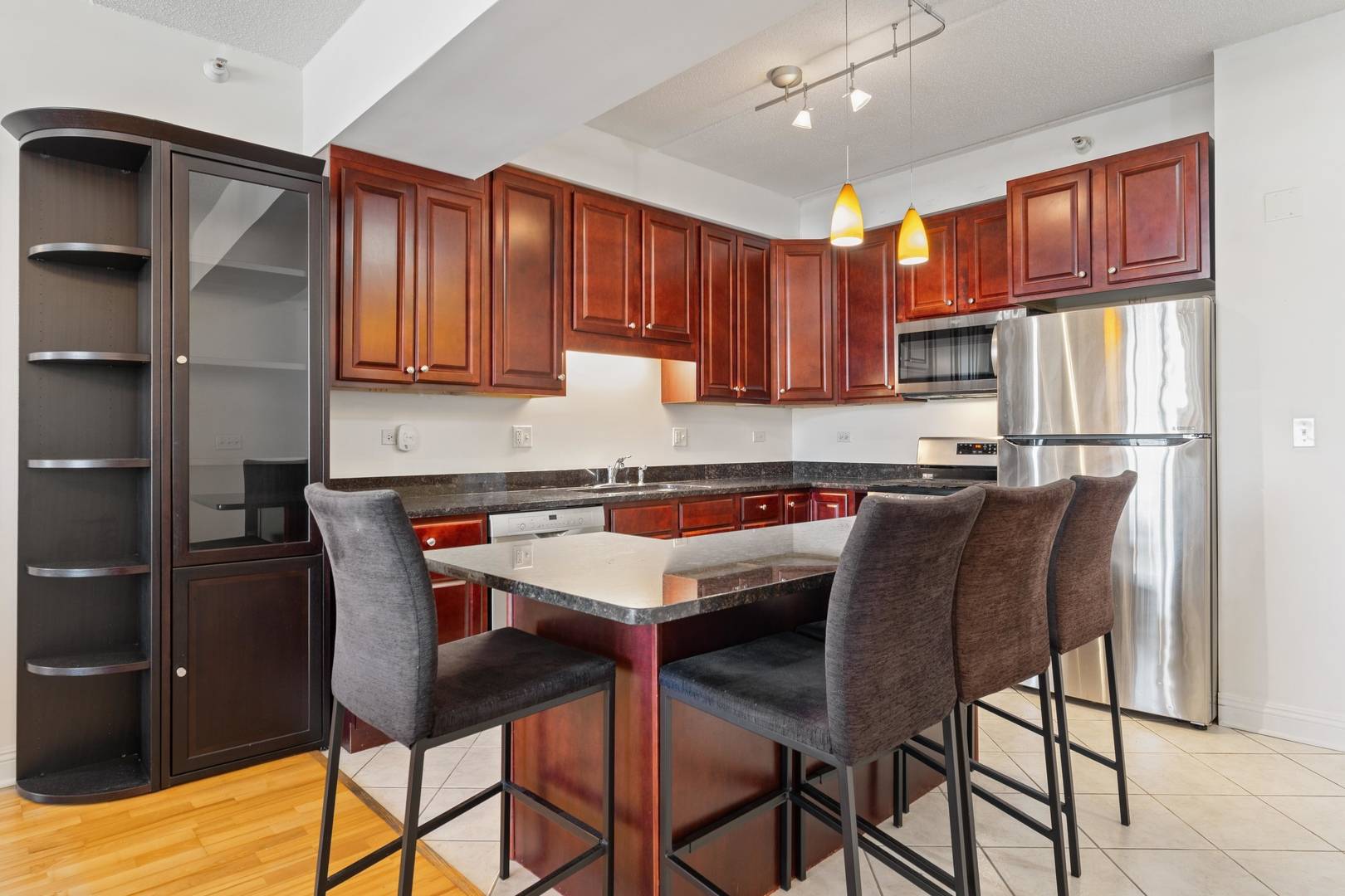 4330 N Neva AVE #305, Norridge, IL 60706