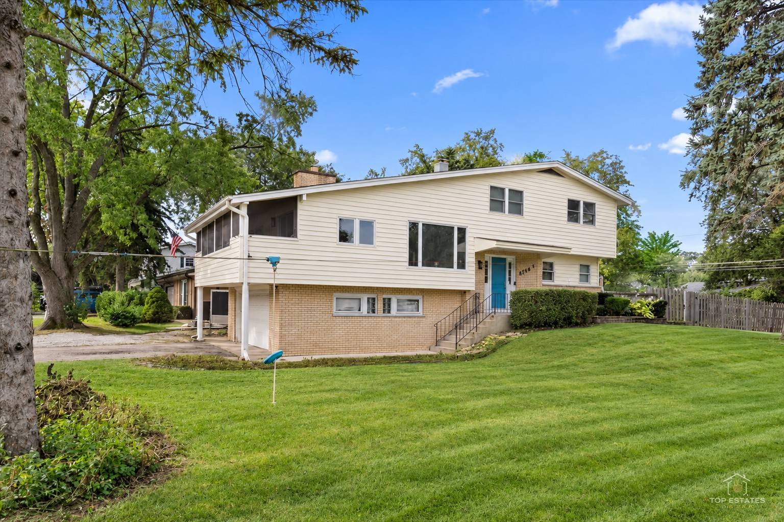 27W501 Williams ST, Winfield, IL 60190
