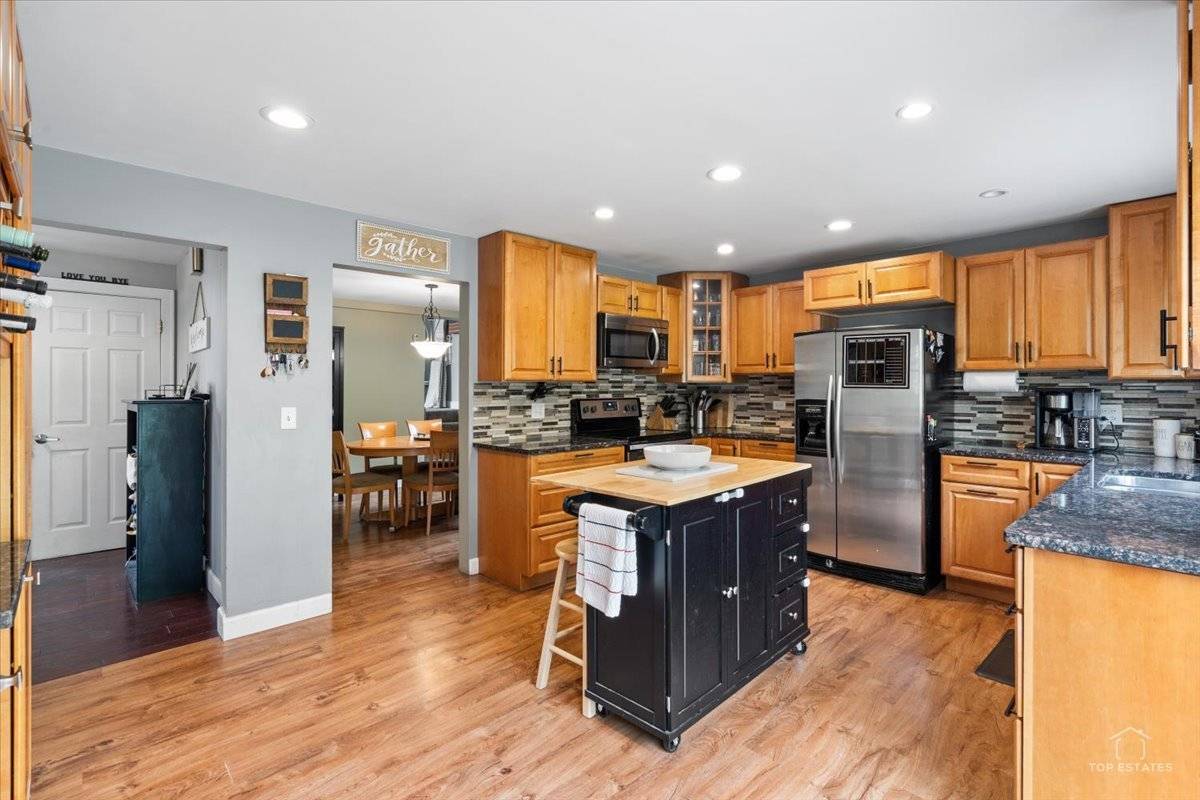 27W501 Williams ST, Winfield, IL 60190