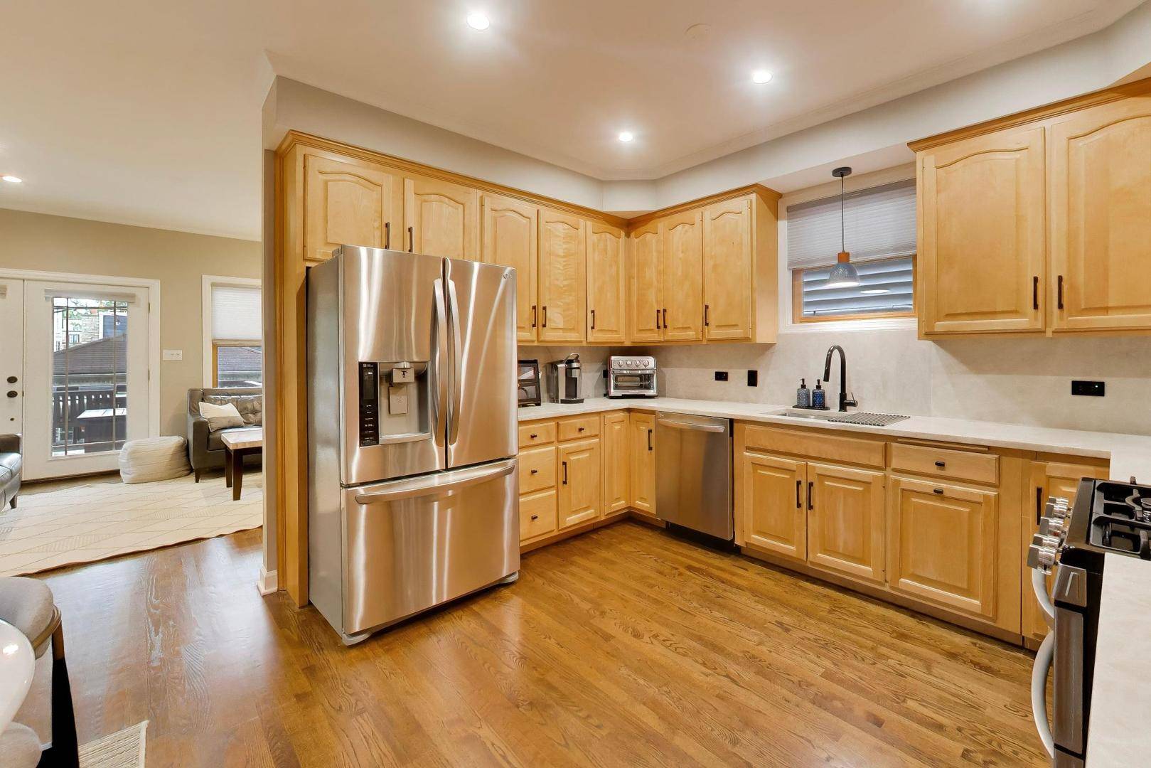 3242 N Leavitt ST, Chicago, IL 60618