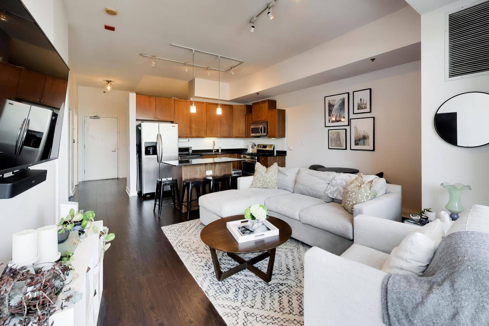 230 W Division ST #1107, Chicago, IL 60610
