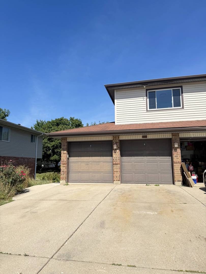311 Dawn CT #2, Bloomingdale, IL 60108