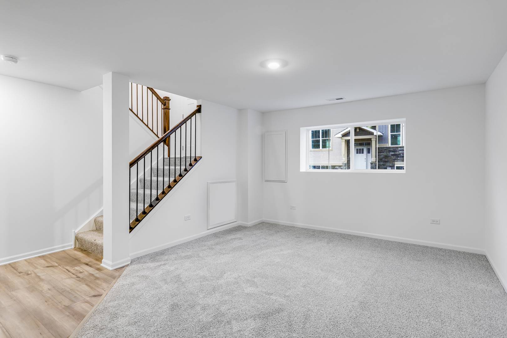 501 Red Oak CIR, Volo, IL 60020