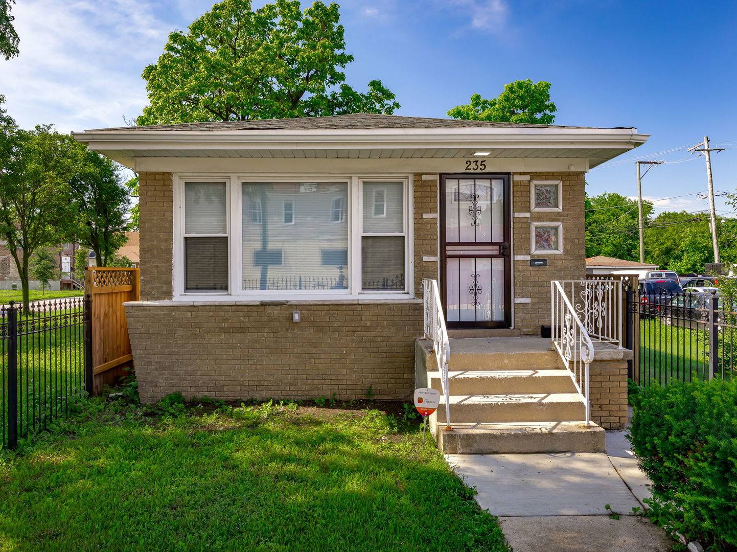 235 W 43rd ST, Chicago, IL 60609