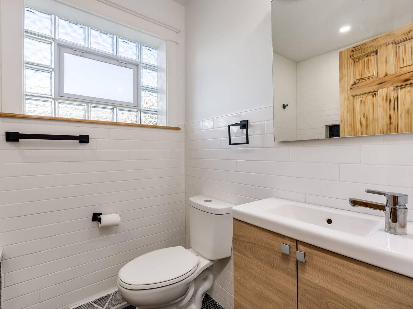 235 W 43rd ST, Chicago, IL 60609