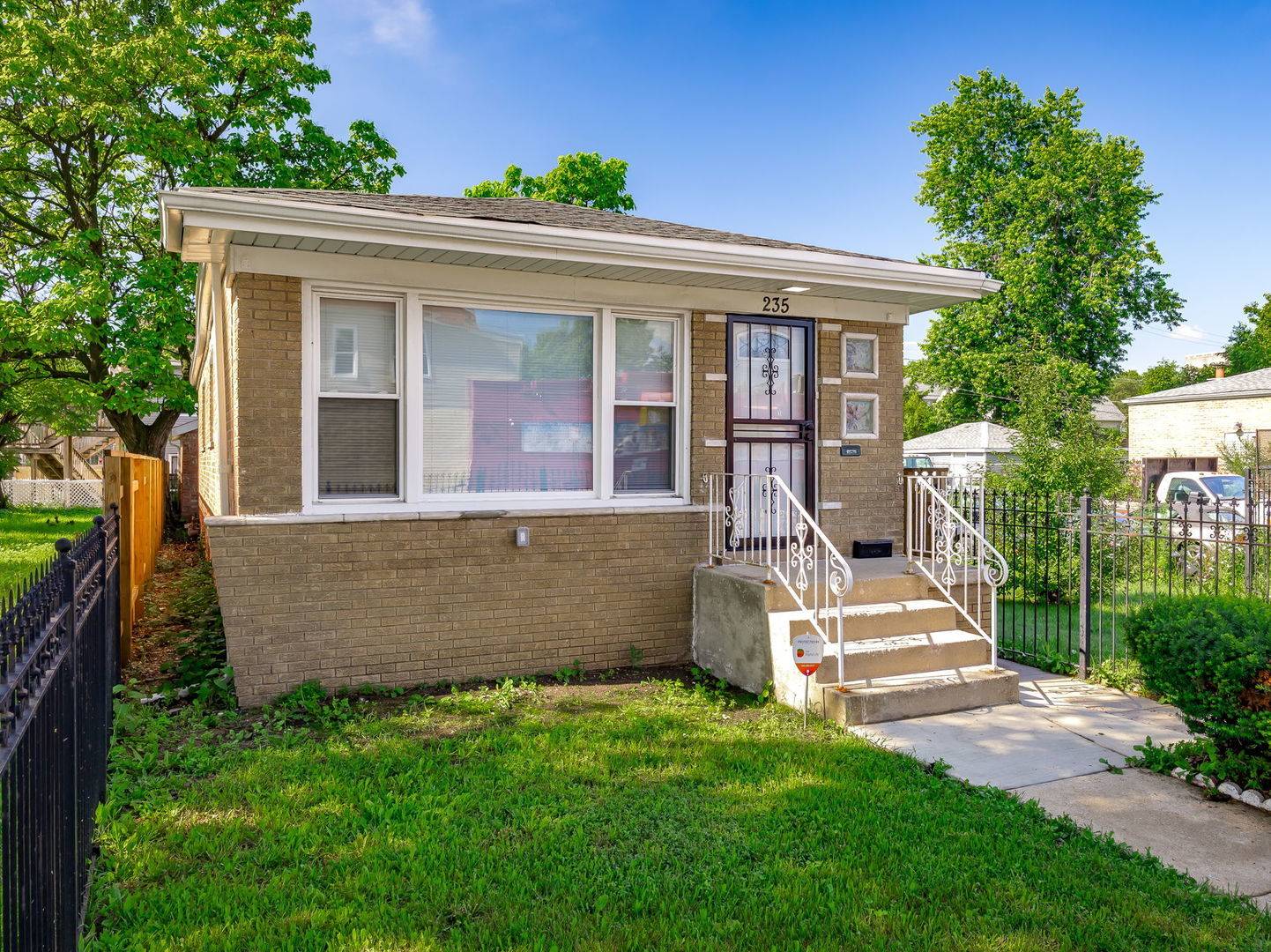 235 W 43rd ST, Chicago, IL 60609
