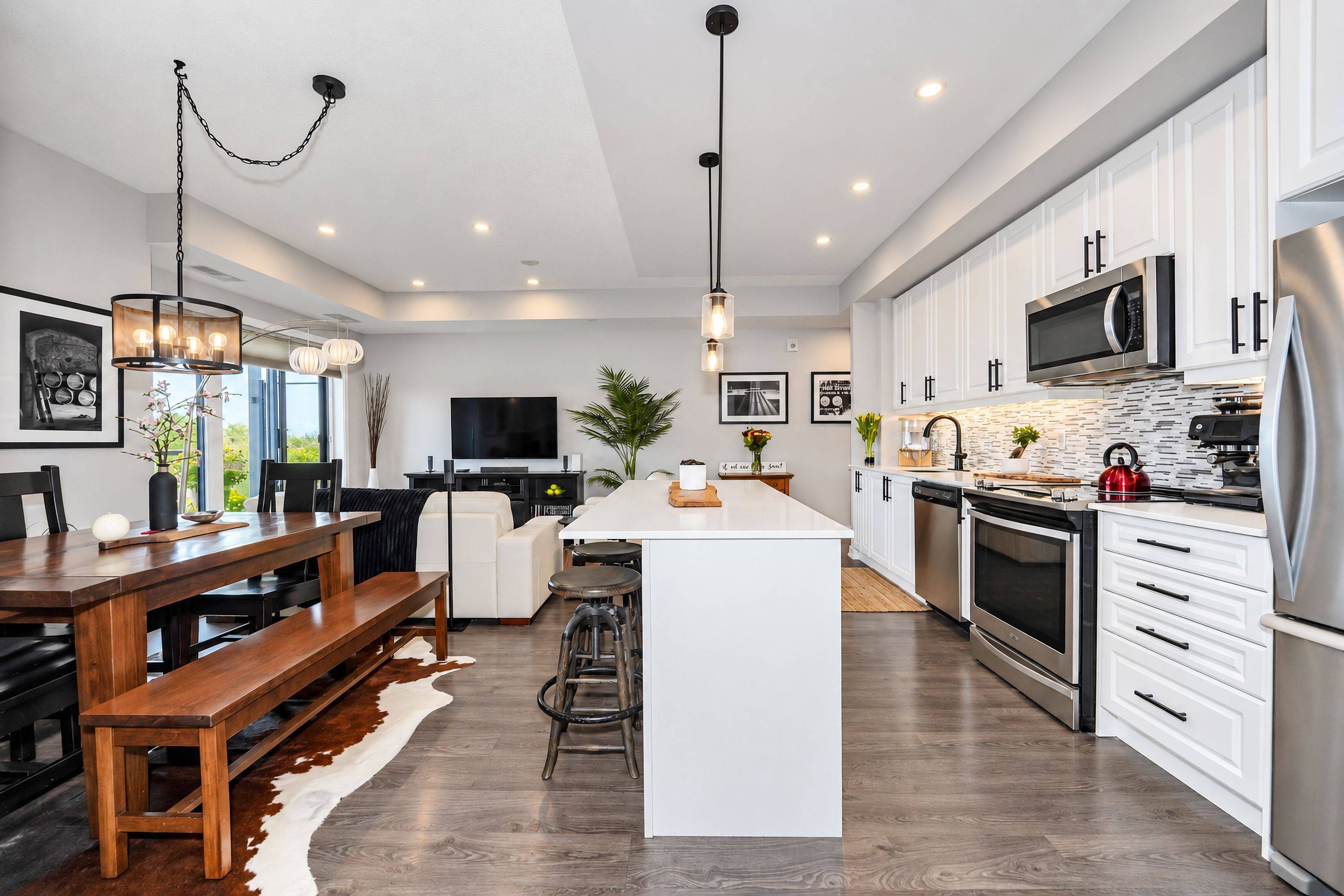 555 William Graham DR #344, Aurora, ON L4G 3H9