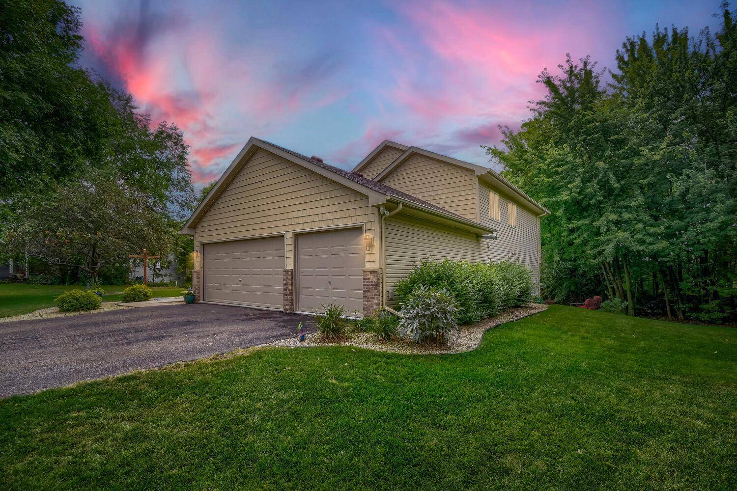 22376 Brett TRL, Rogers, MN 55374