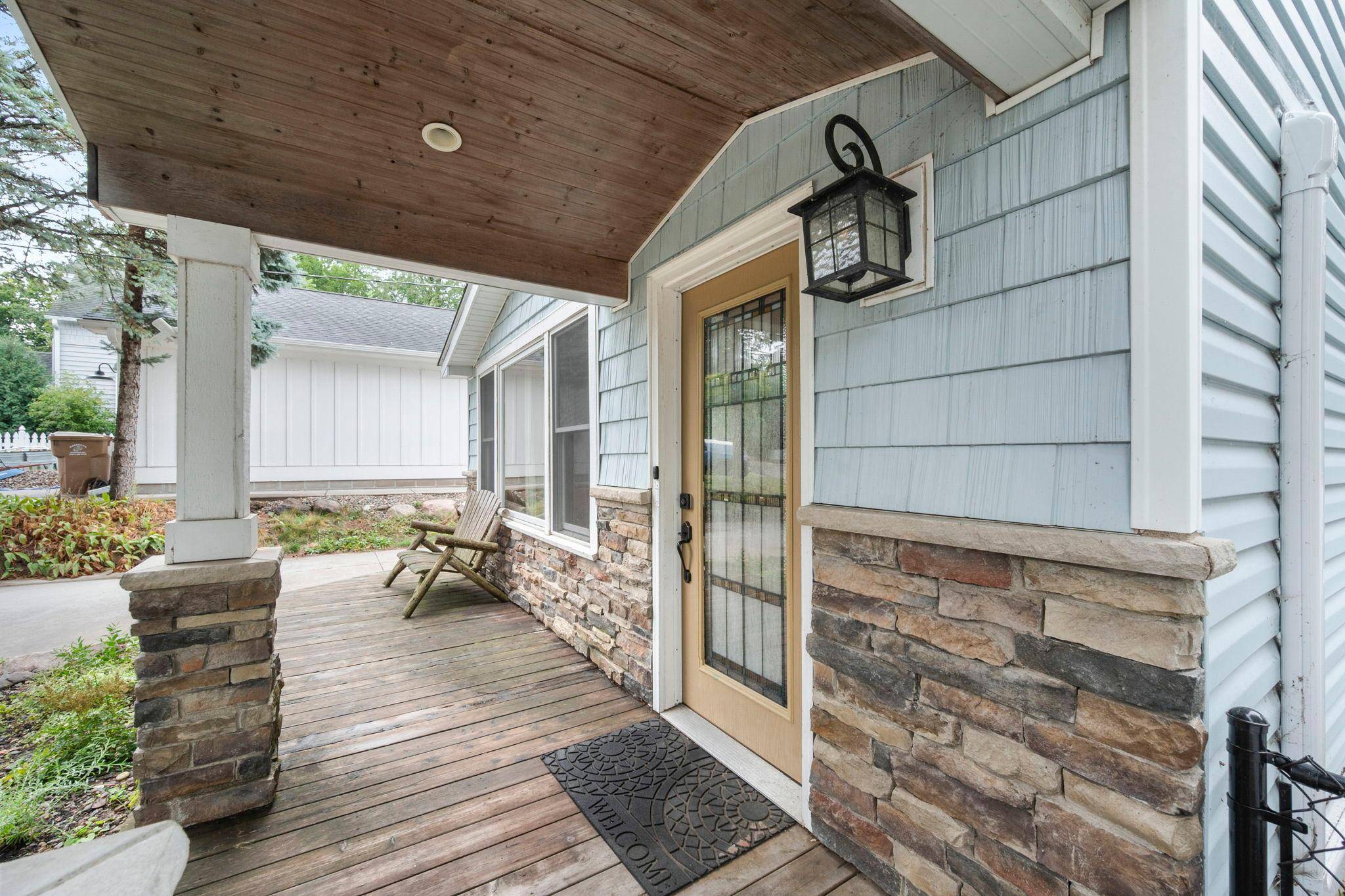 62 Juniper ST, Mahtomedi, MN 55115