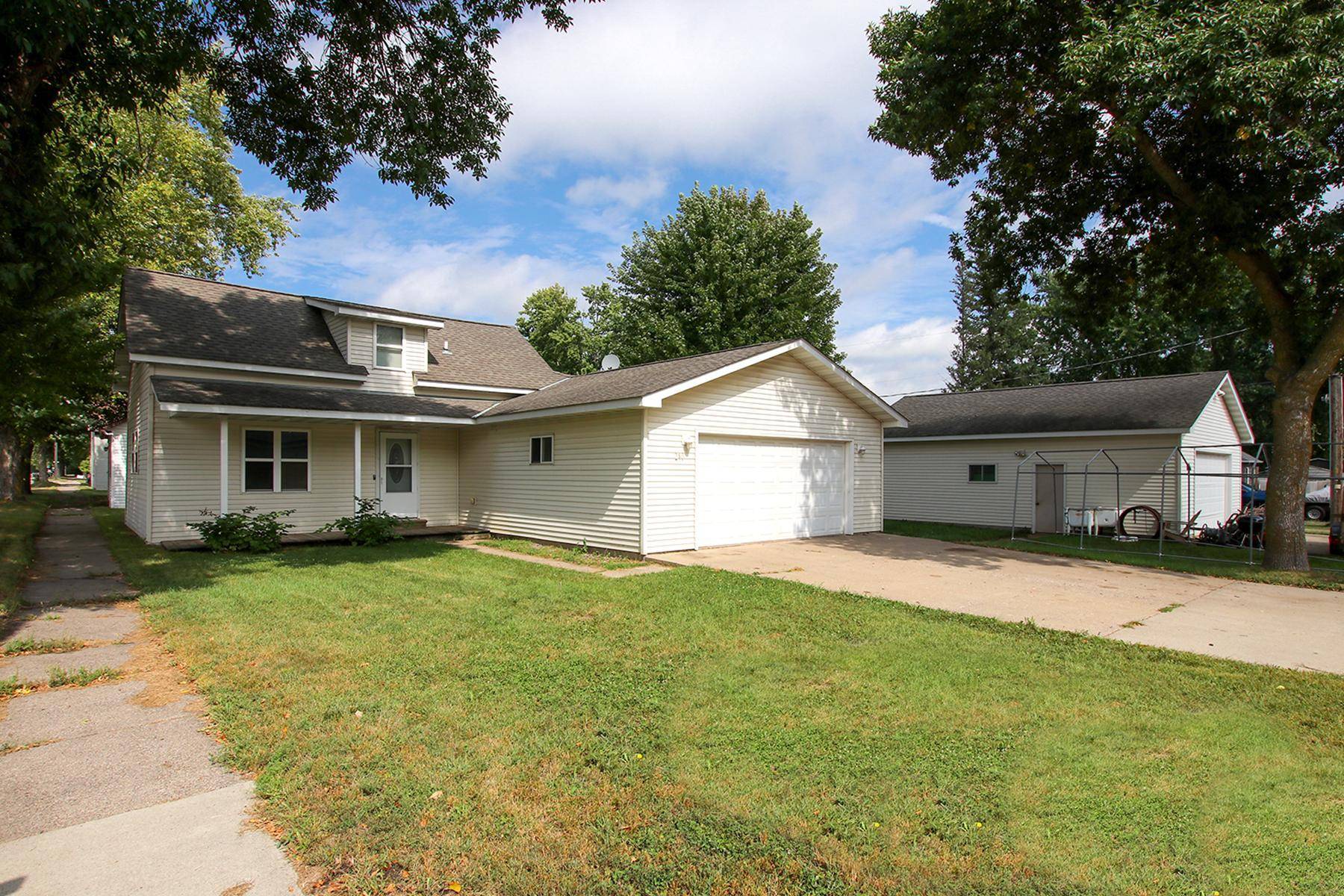 240 Merrian ST, Glencoe, MN 55336