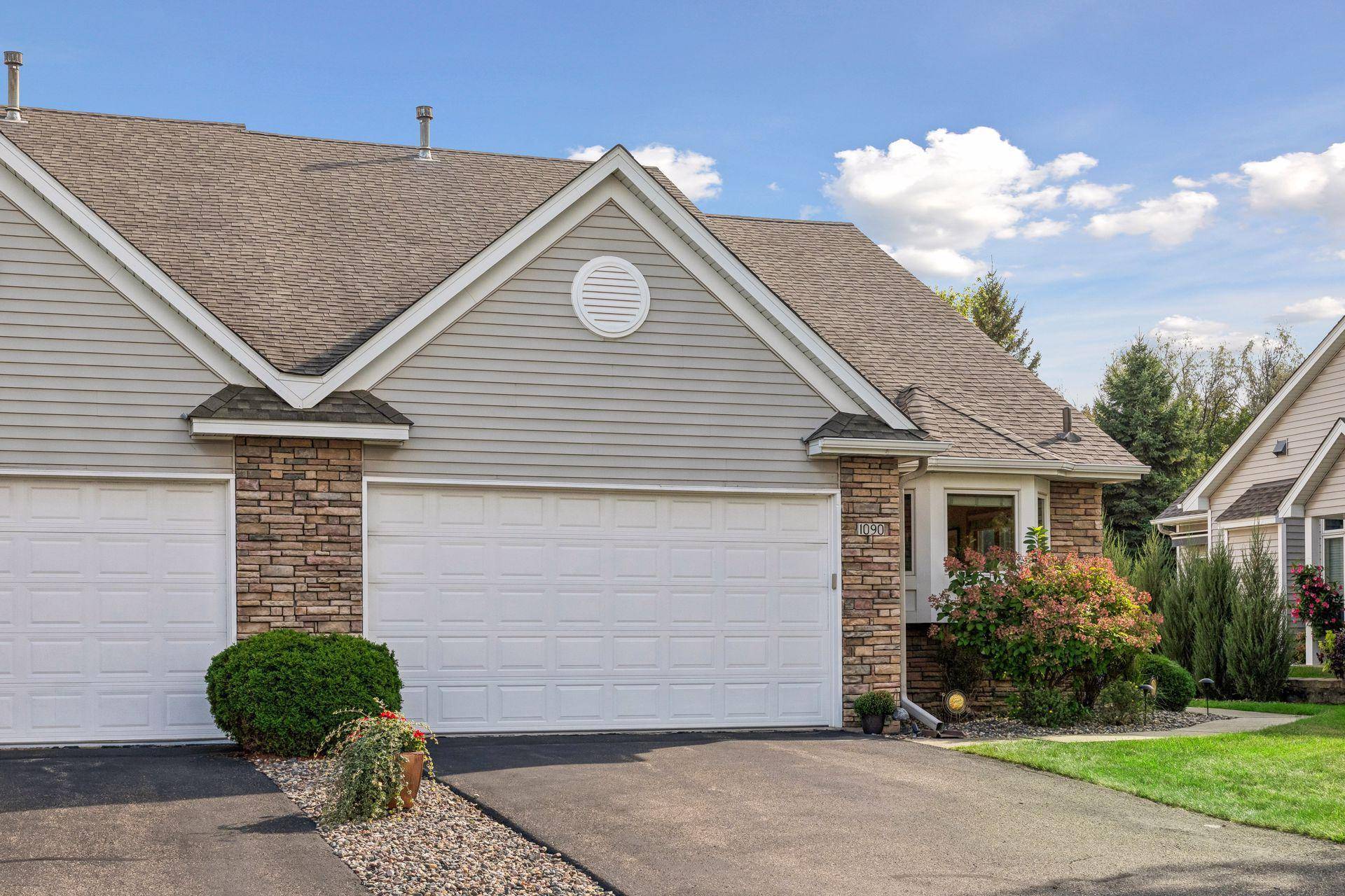 1090 Westcliff Curve, Shoreview, MN 55126