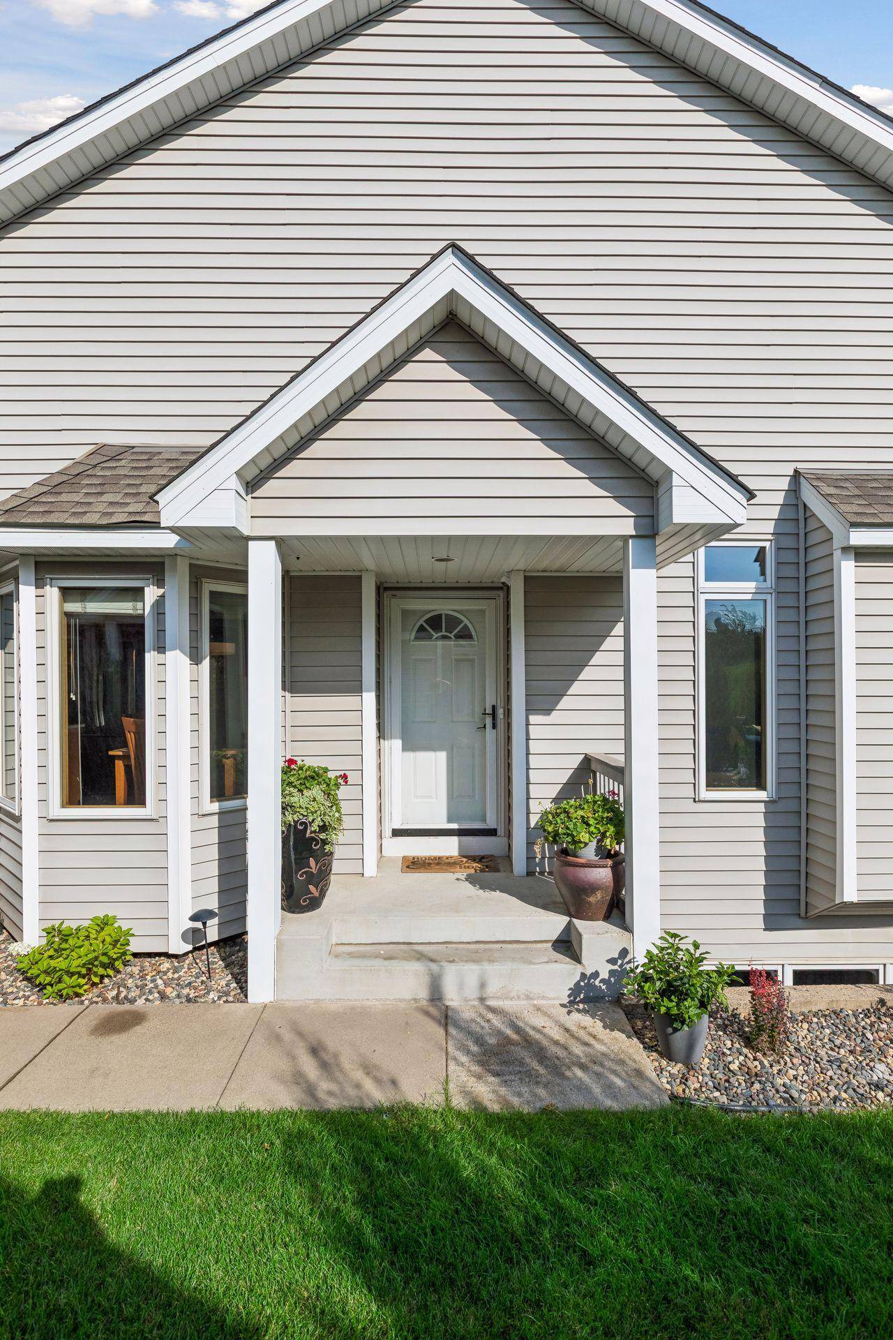 1090 Westcliff Curve, Shoreview, MN 55126