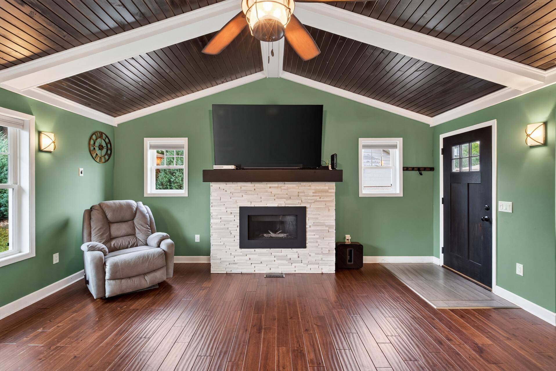 1261 Gary DR, Saint Paul Park, MN 55071