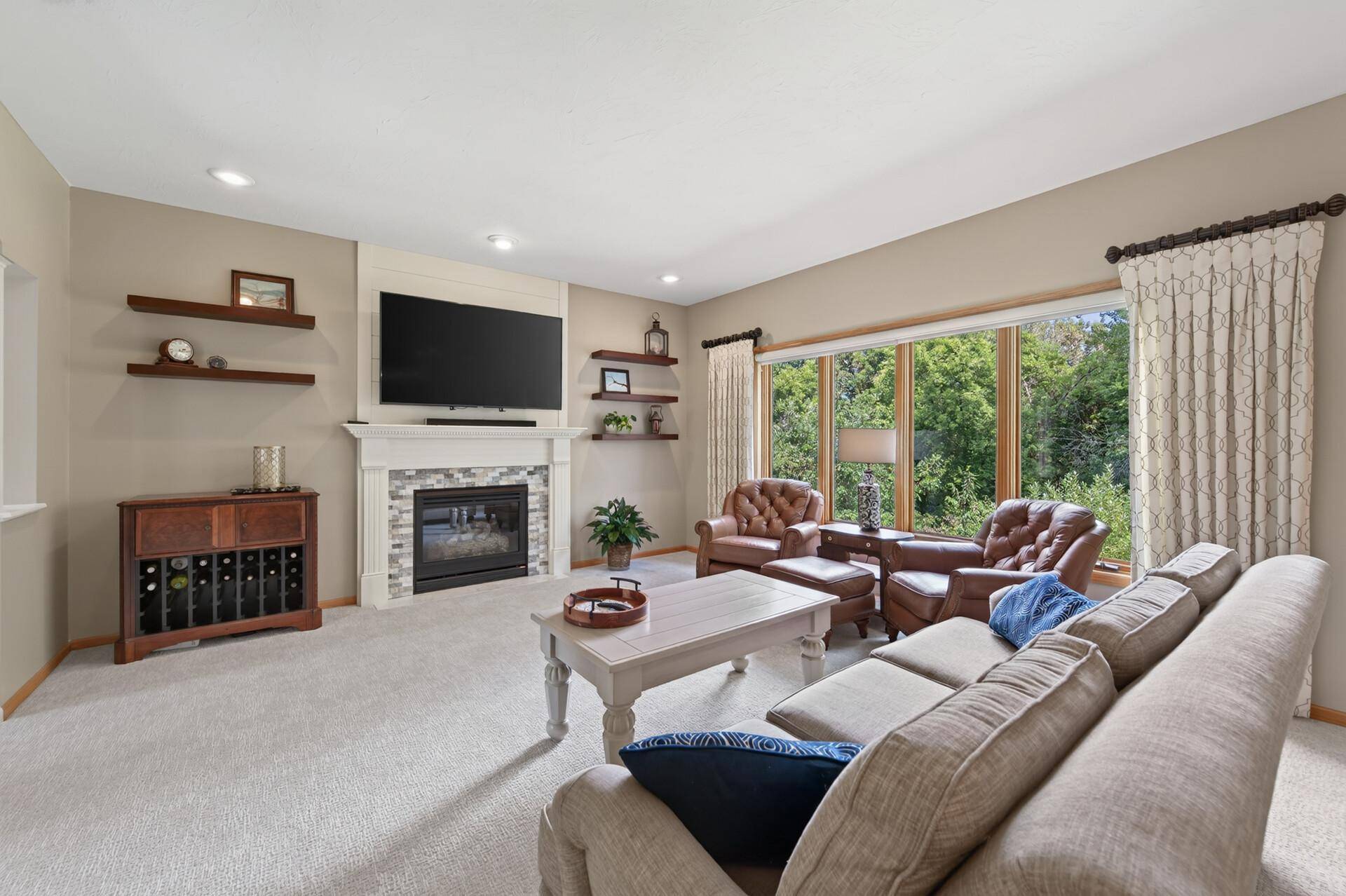 10817 Cambridge CT, Burnsville, MN 55337