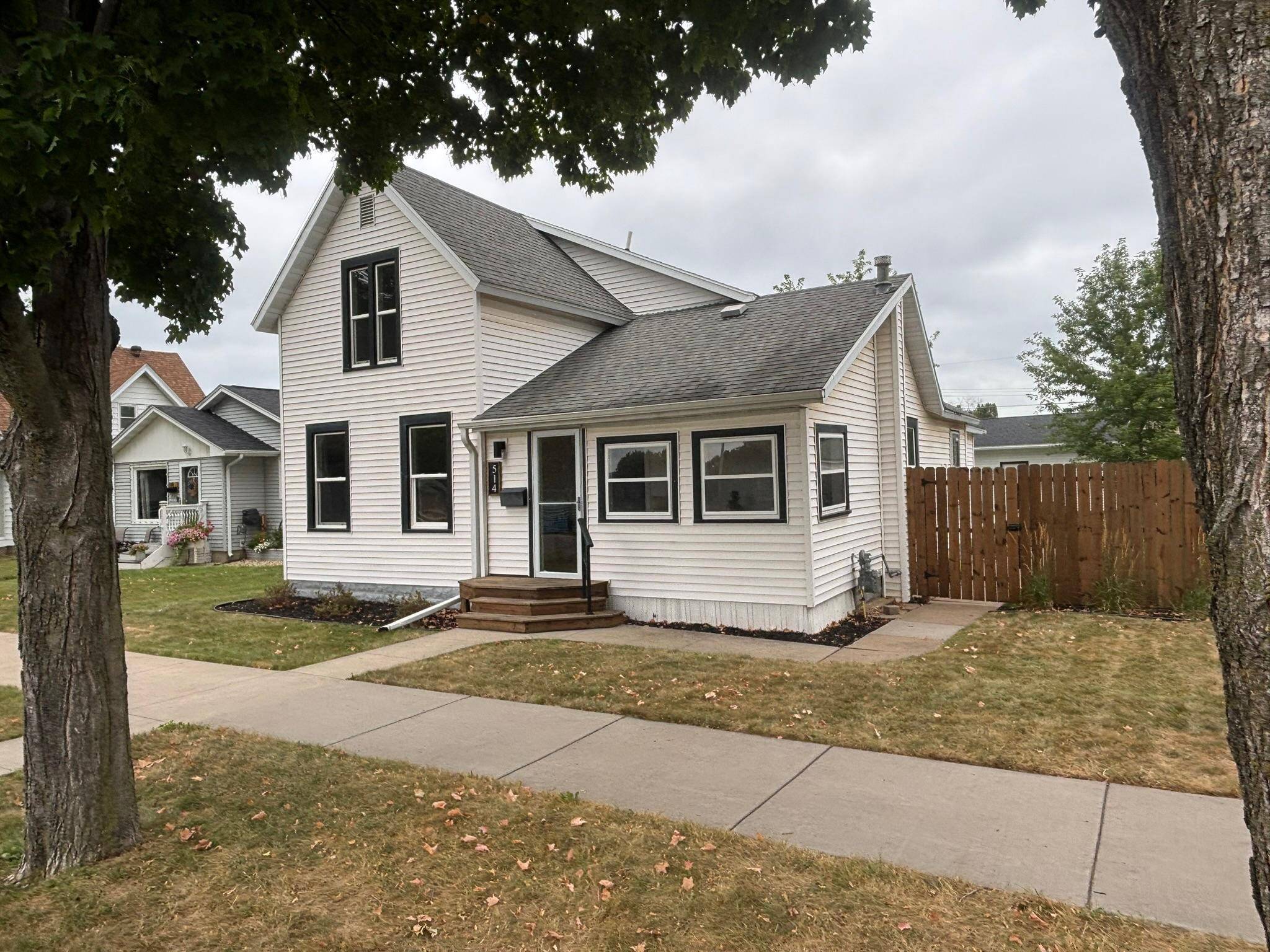 514 N Prairie ST, Lake City, MN 55041