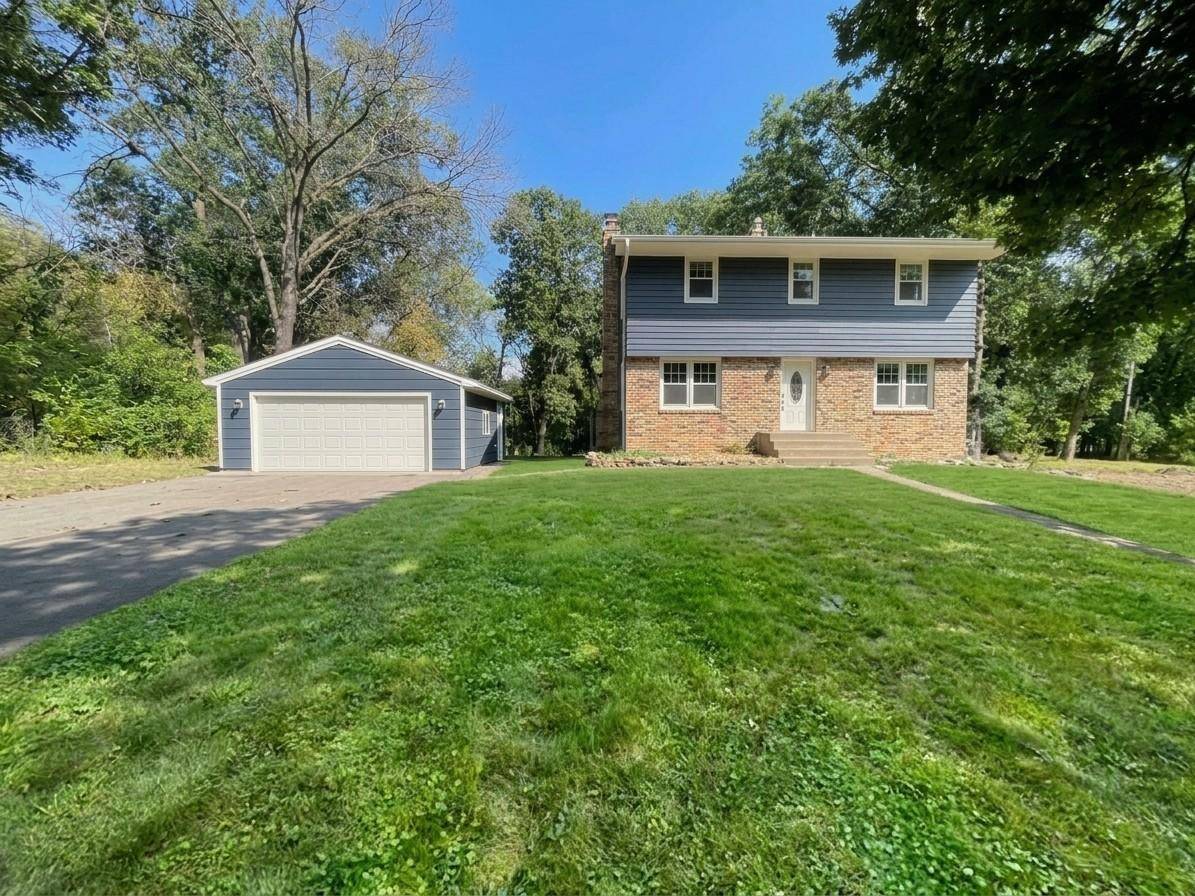 928 Griffin AVE, Mahtomedi, MN 55115