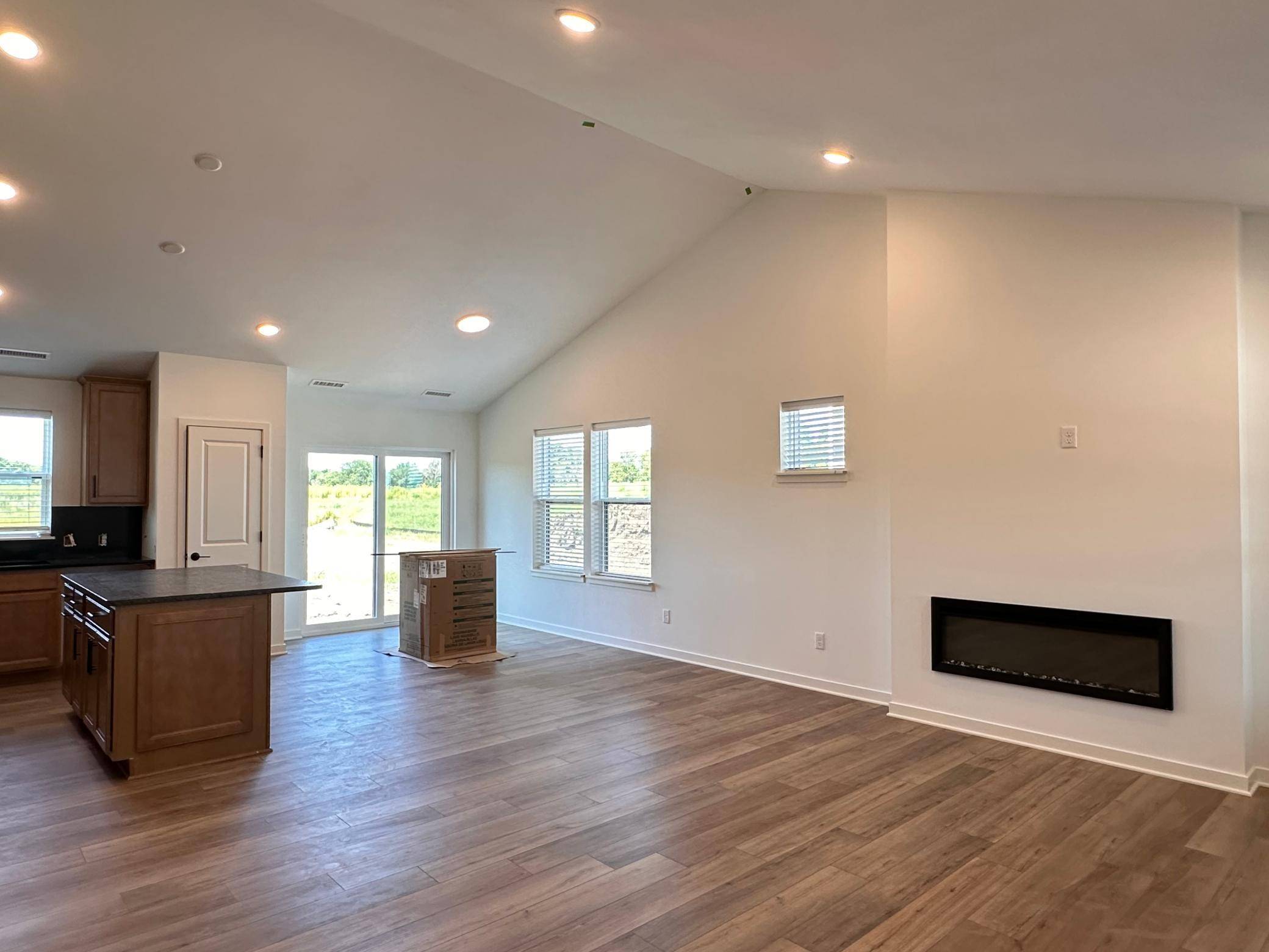 1652 Lund WAY, Shakopee, MN 55379