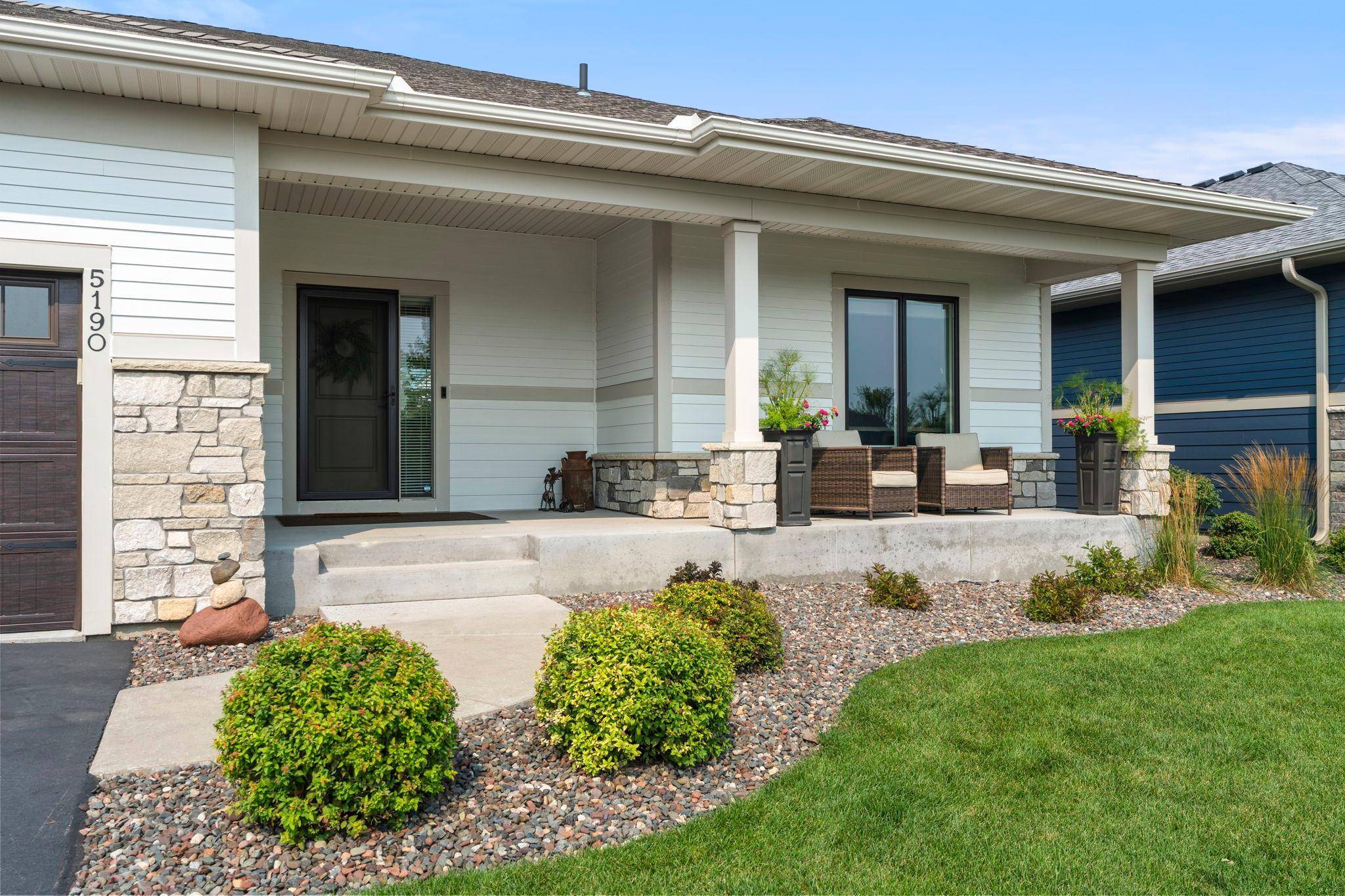 5190 Sundial LN, Woodbury, MN 55129
