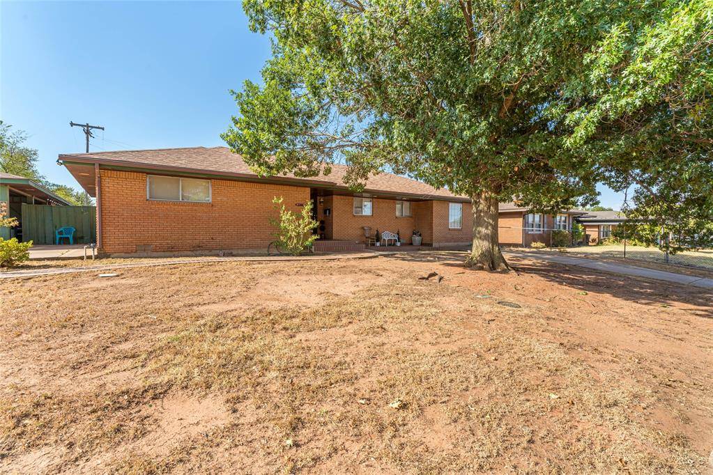 1200 Barker RD, Clinton, OK 73601