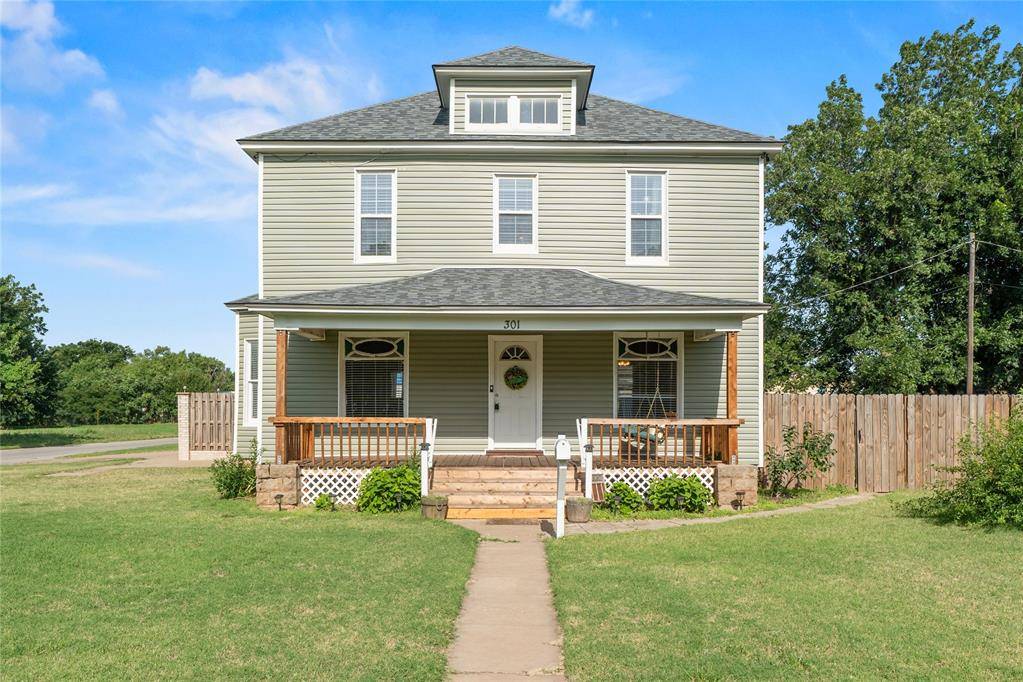 301 N Wikoff AVE, Watonga, OK 73772