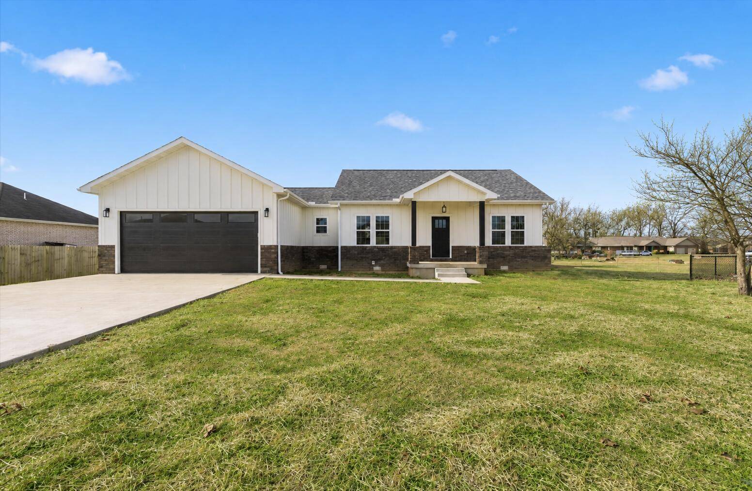2707 Mayfield DR, Mountain Grove, MO 65711