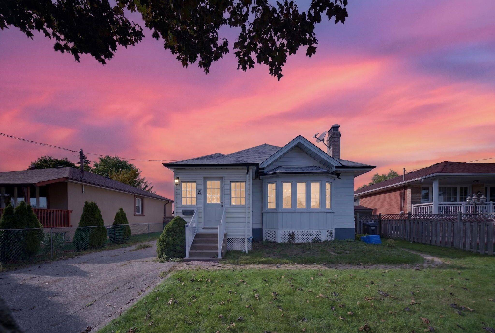 15 Beverley ST, Mississauga, ON L4T 1E9