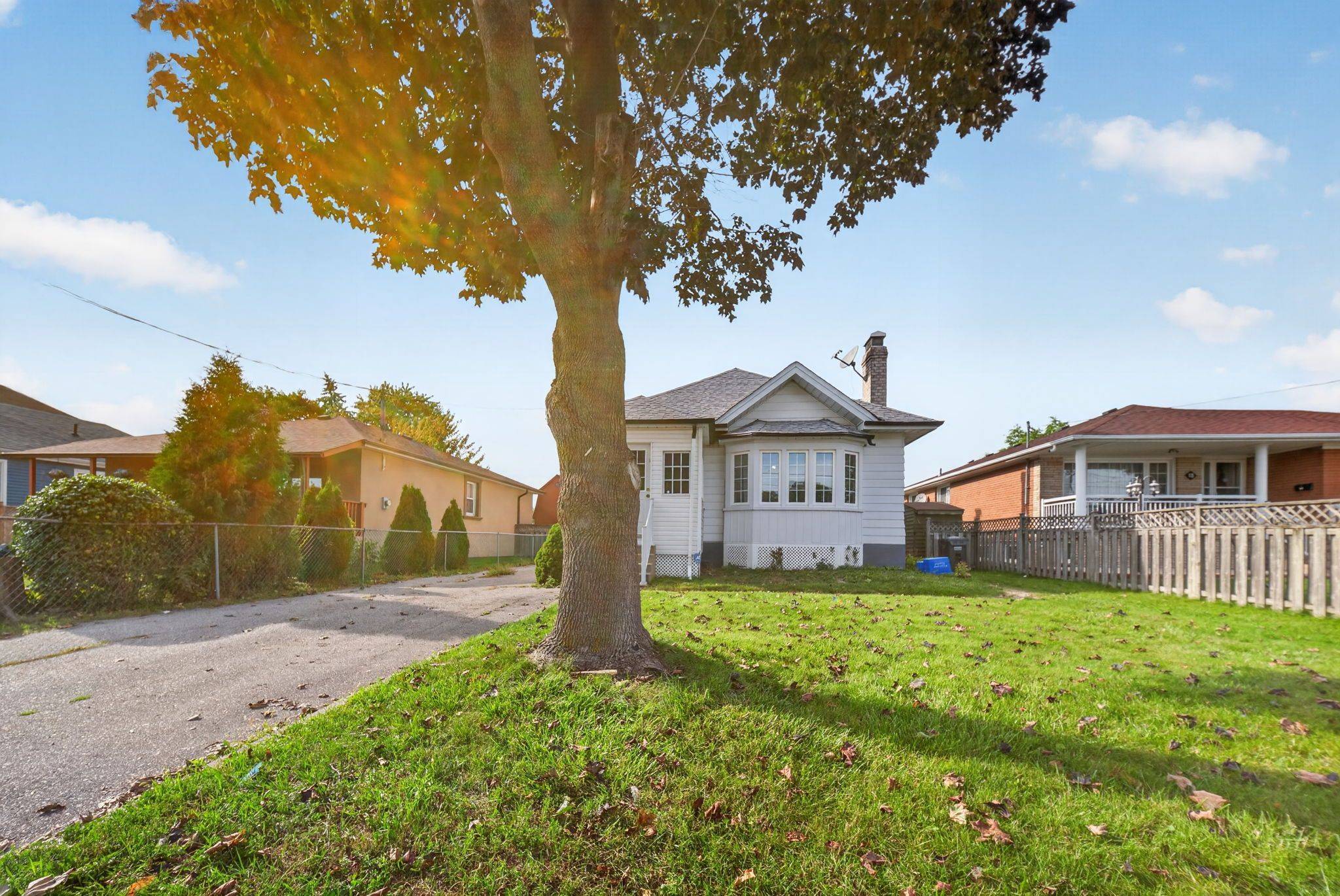 15 Beverley ST, Mississauga, ON L4T 1E9