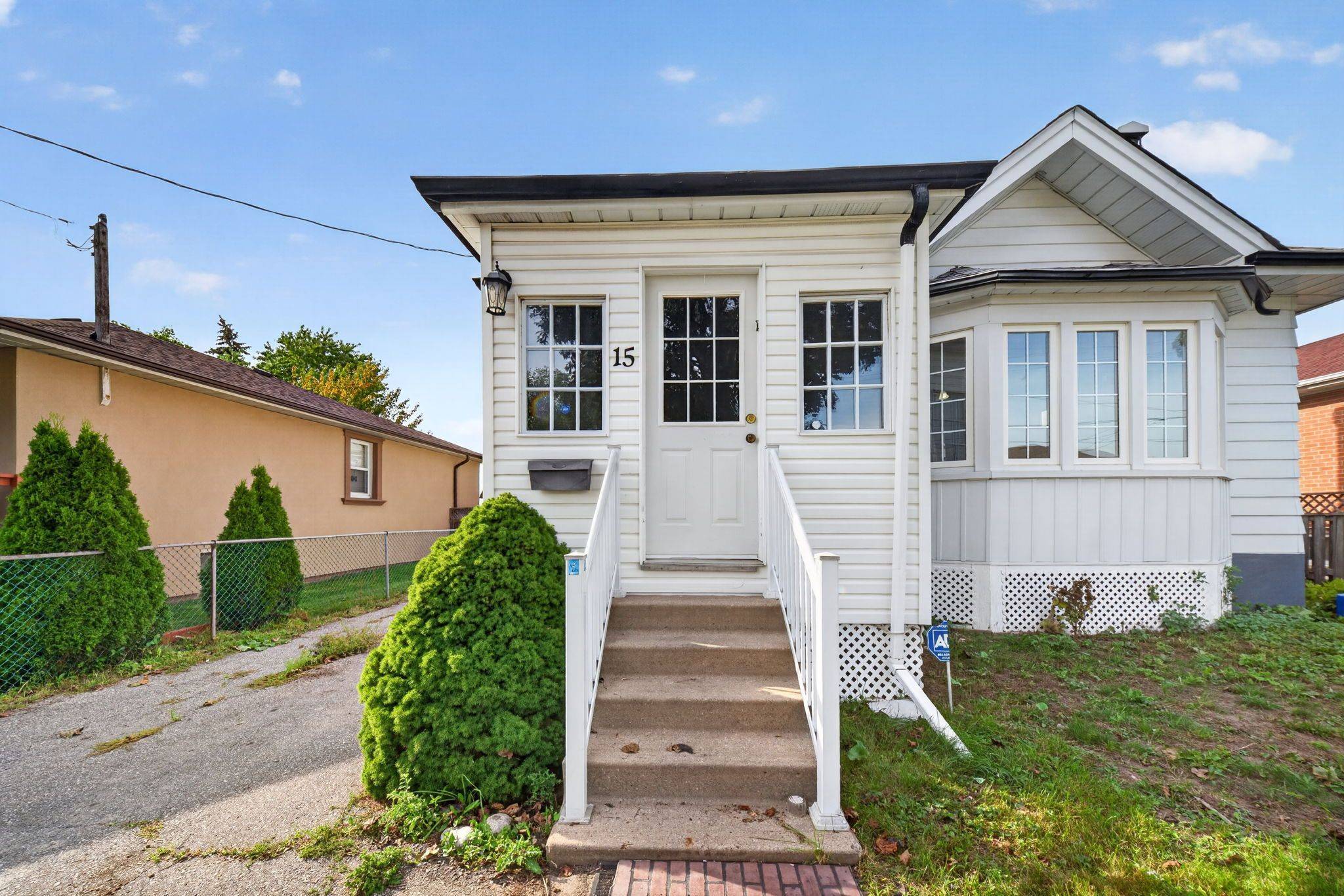 15 Beverley ST, Mississauga, ON L4T 1E9