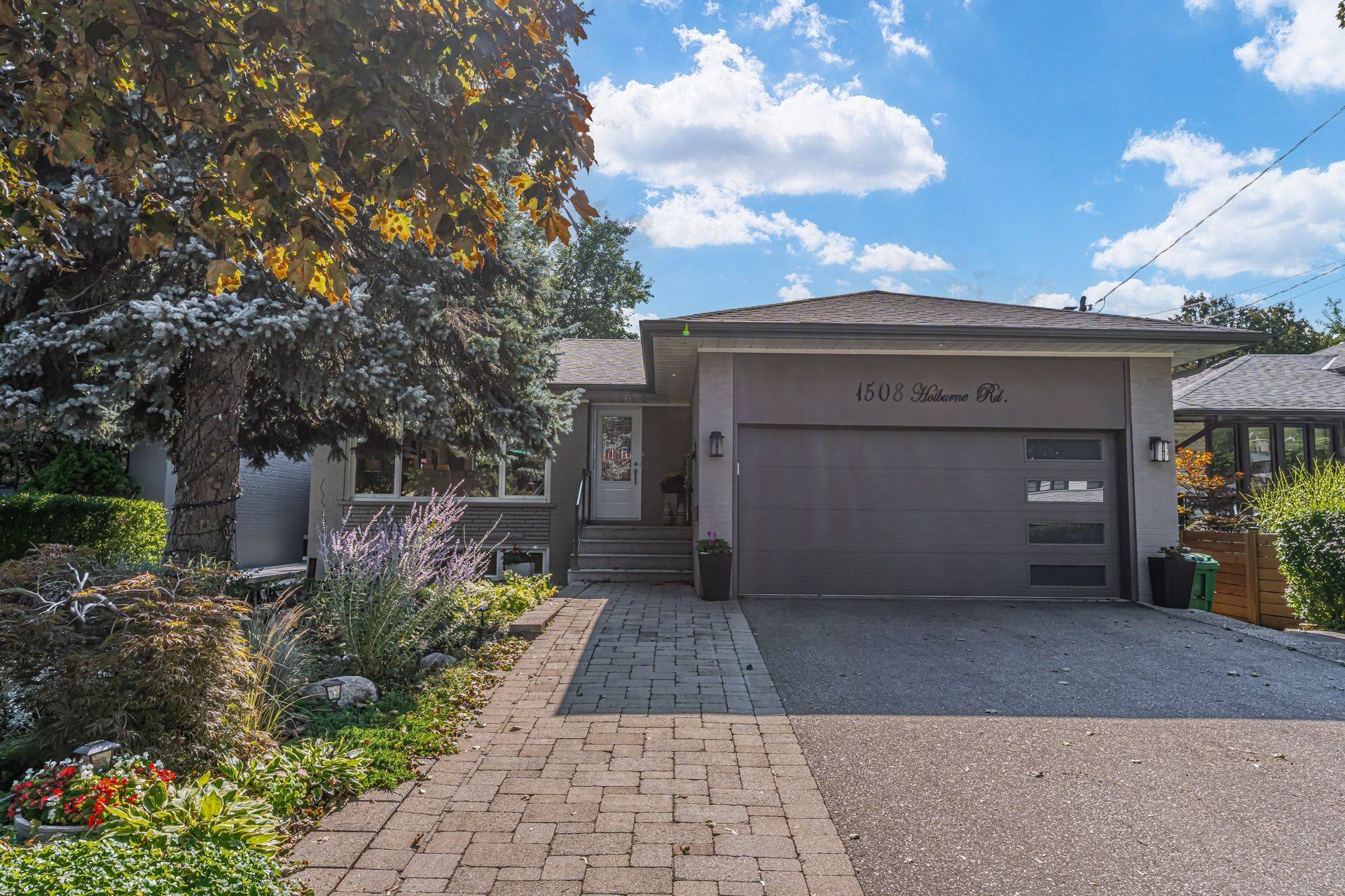 1508 Holburne RD, Mississauga, ON L5E 2L6