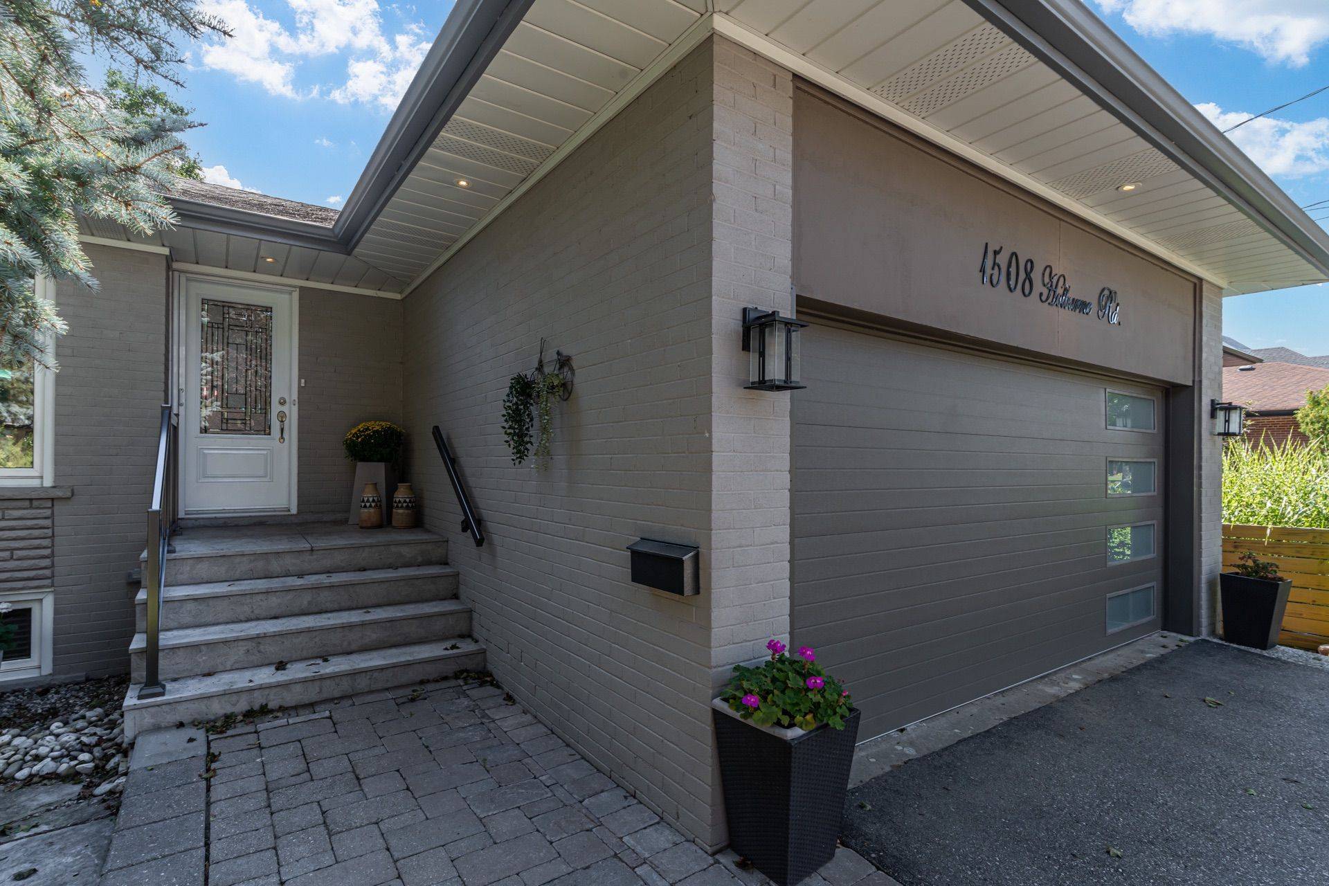 1508 Holburne RD, Mississauga, ON L5E 2L6