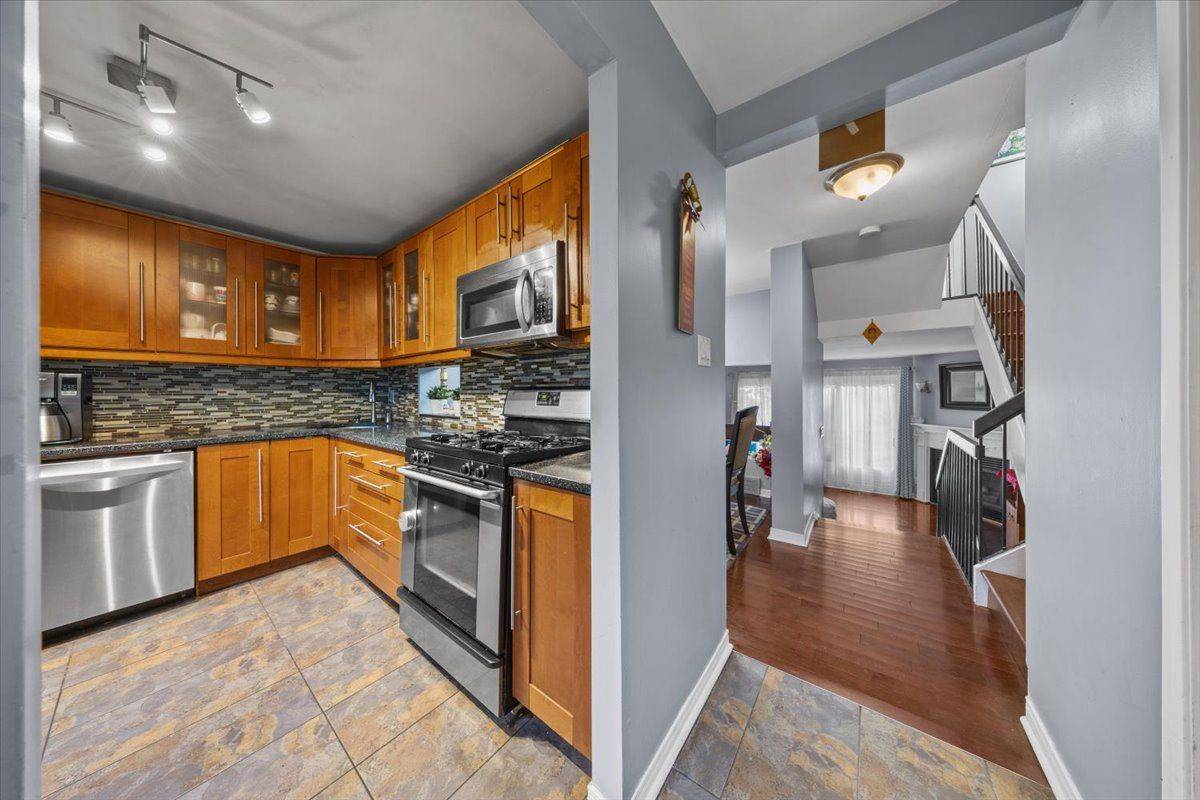 66 Tedwyn DR, Barrhaven, ON K2J 1T8