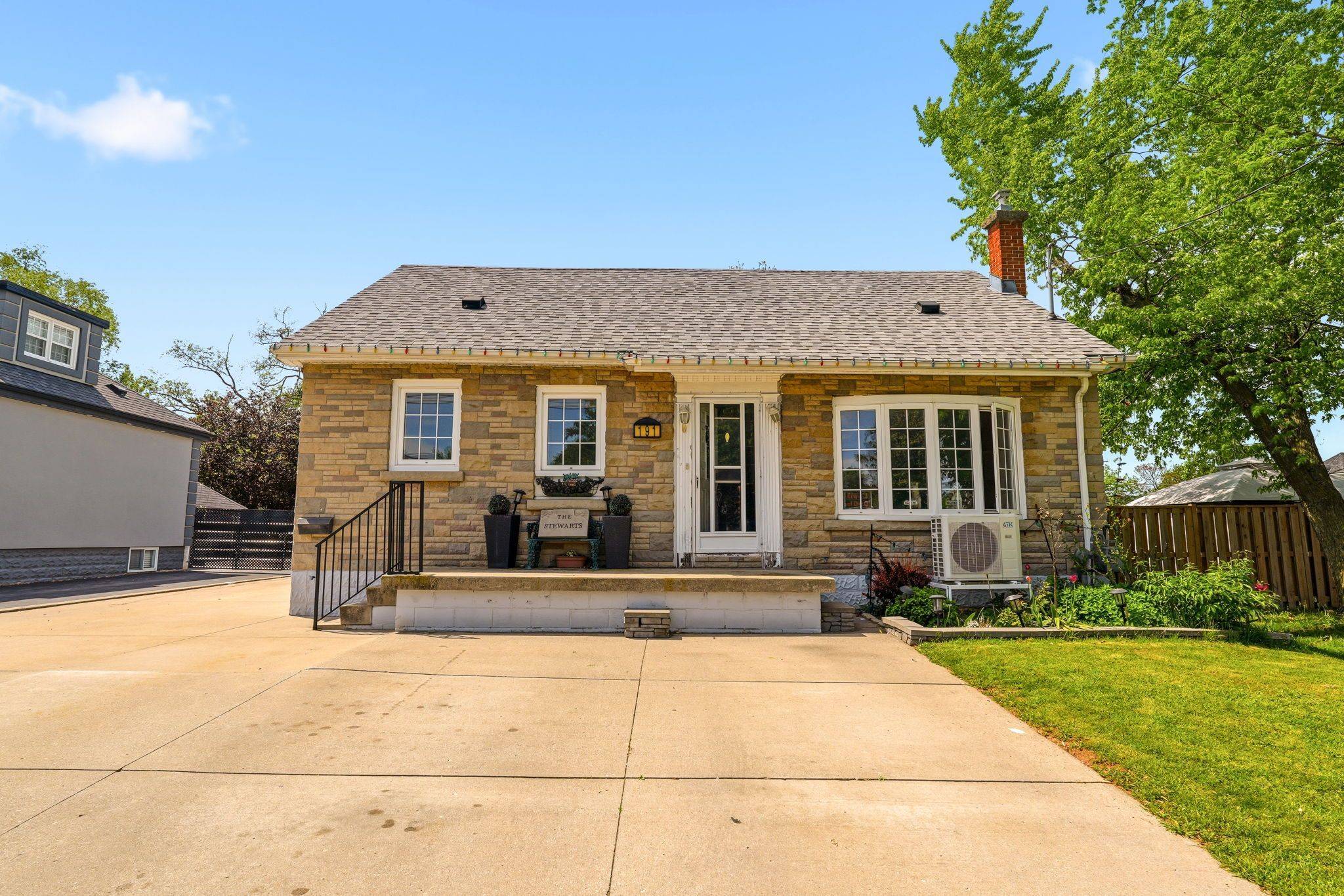 191 Millen RD, Hamilton, ON L8E 2G4